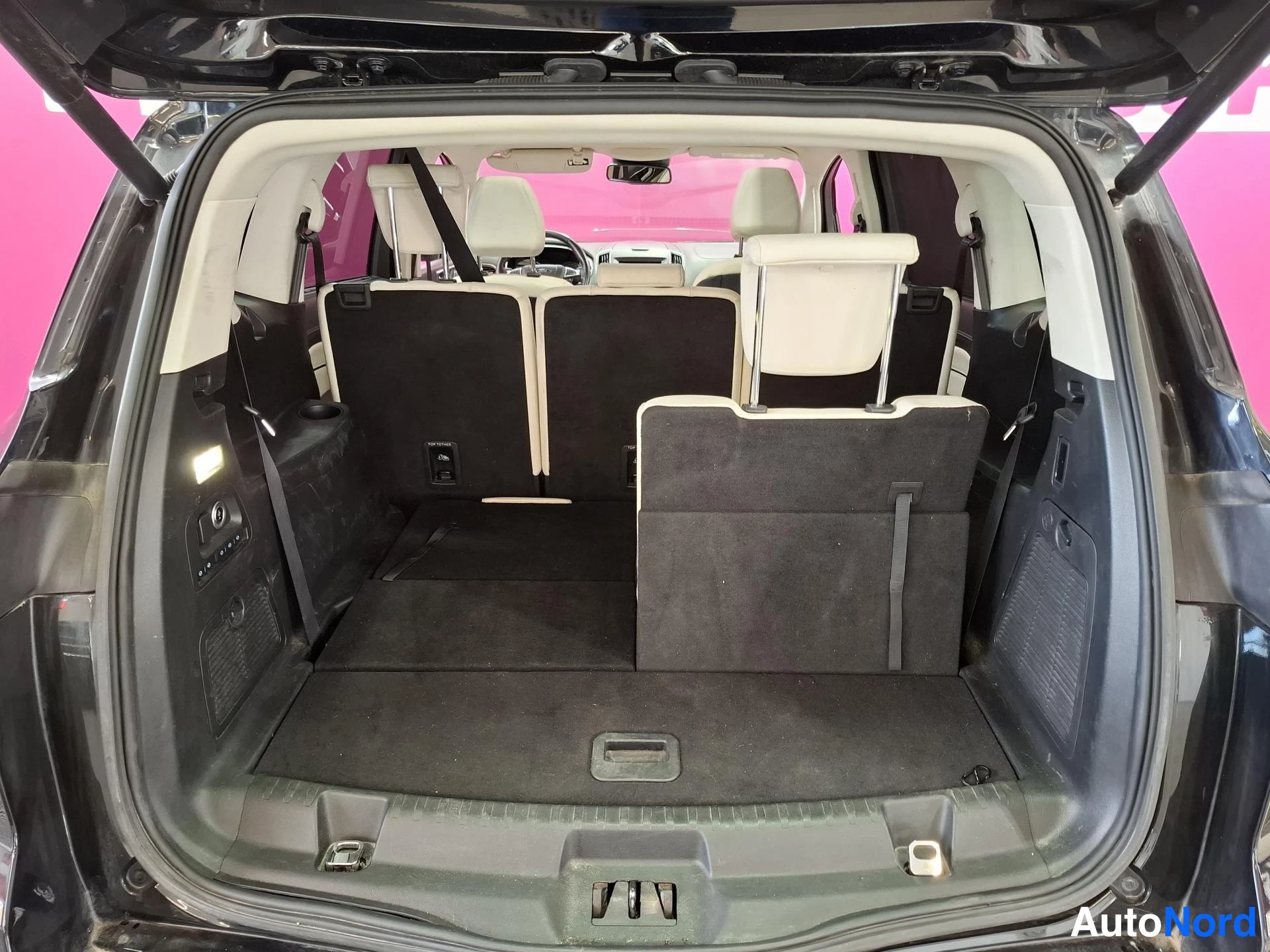 Musta Ford S-MAX 2018, tavaratila, kuva 15