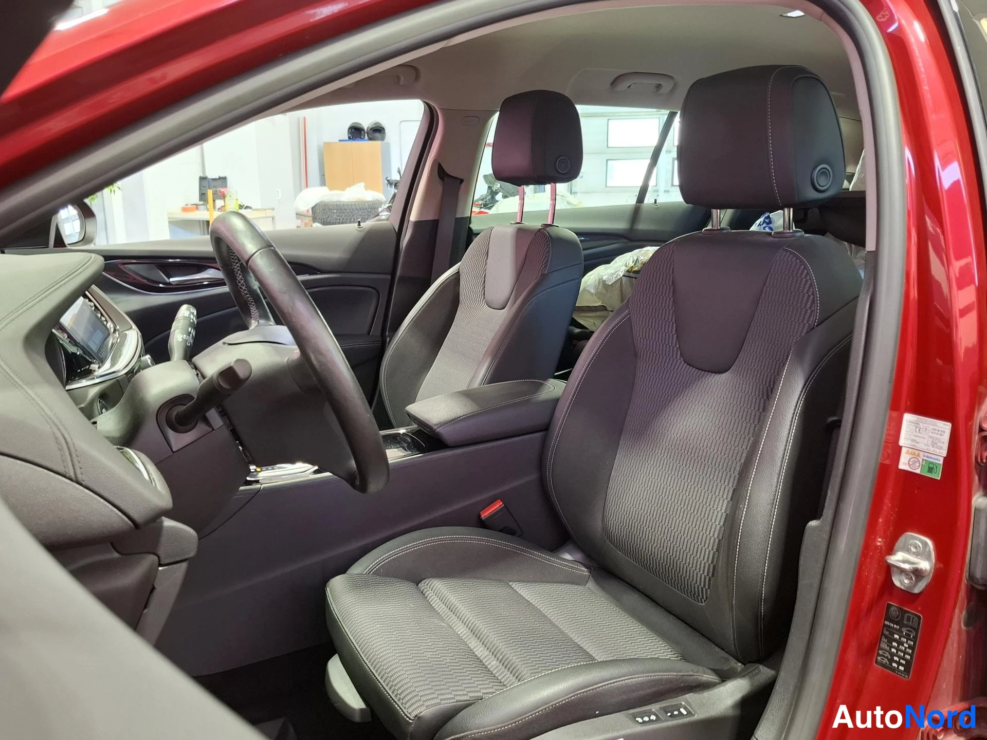 Punainen Opel Insignia Sports Tourer 2022, etuistuimet, kuva 11