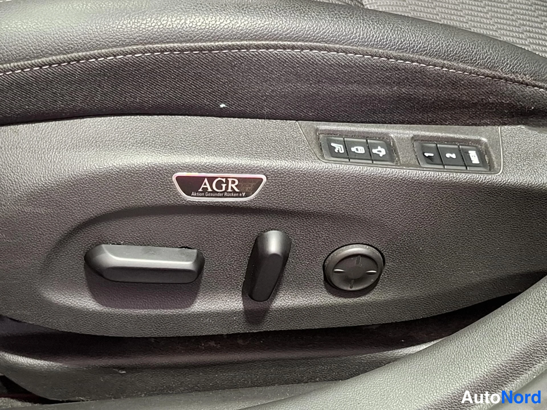 Punainen Opel Insignia Sports Tourer 2022, yksityiskohta, kuva 13
