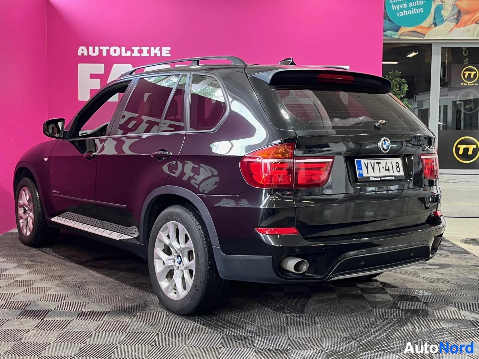 Musta BMW X5 xDrive40d 2011, takaviisto, kuva 4