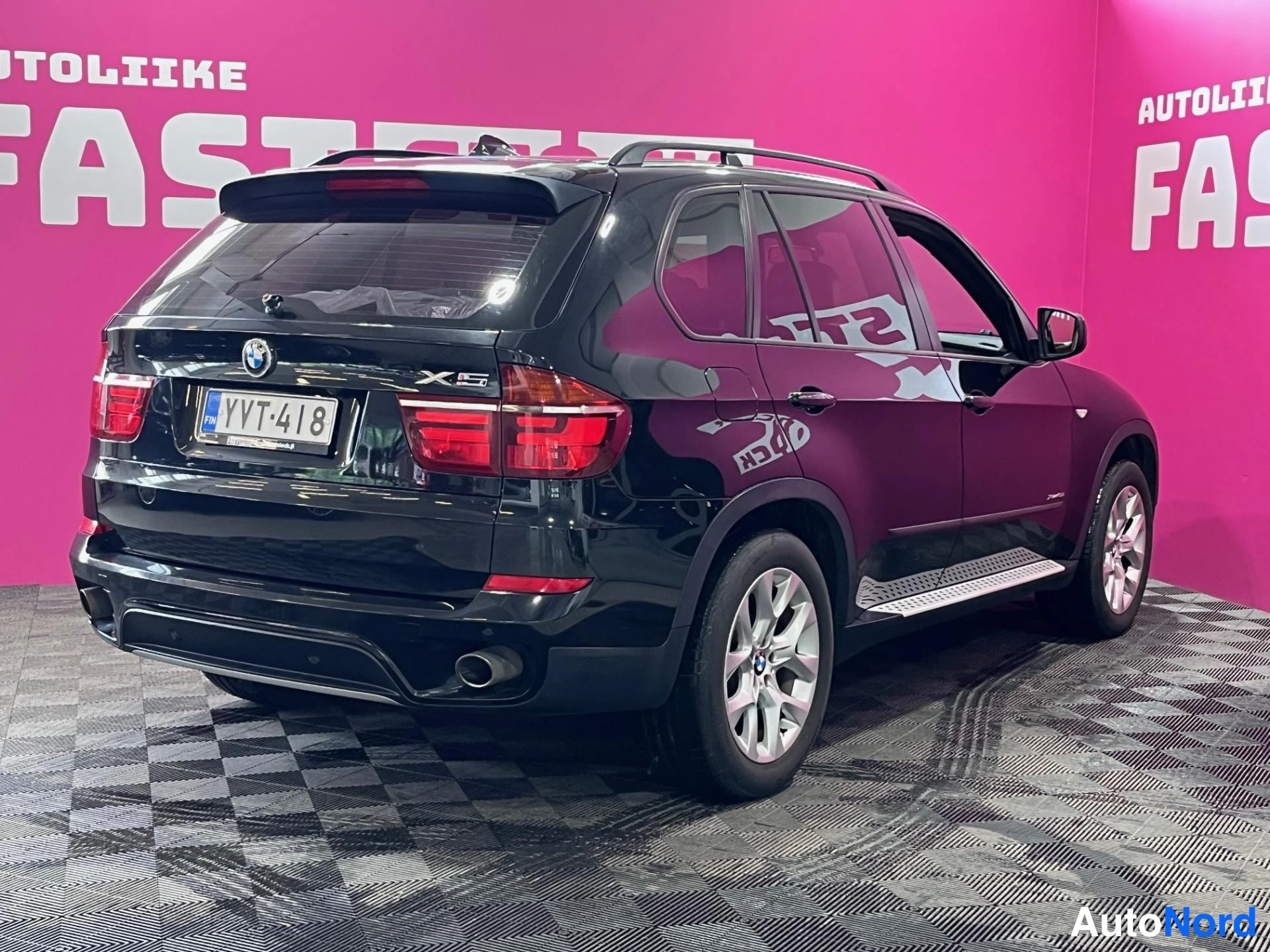 Musta BMW X5 xDrive40d 2011, takaviisto, kuva 5