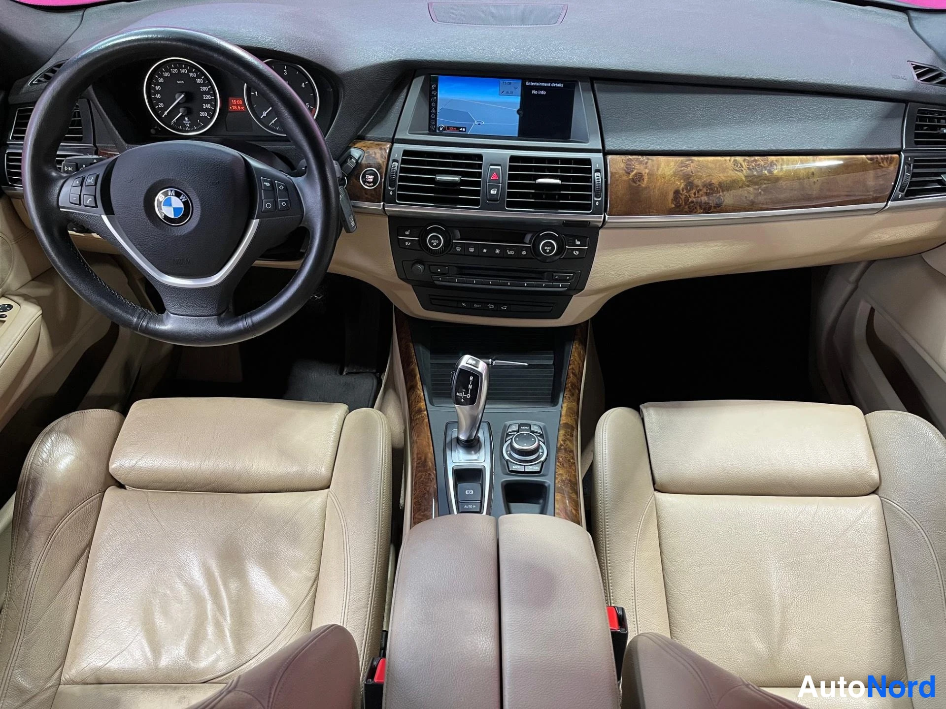 Musta BMW X5 xDrive40d 2011, ohjaamo, kuva 8