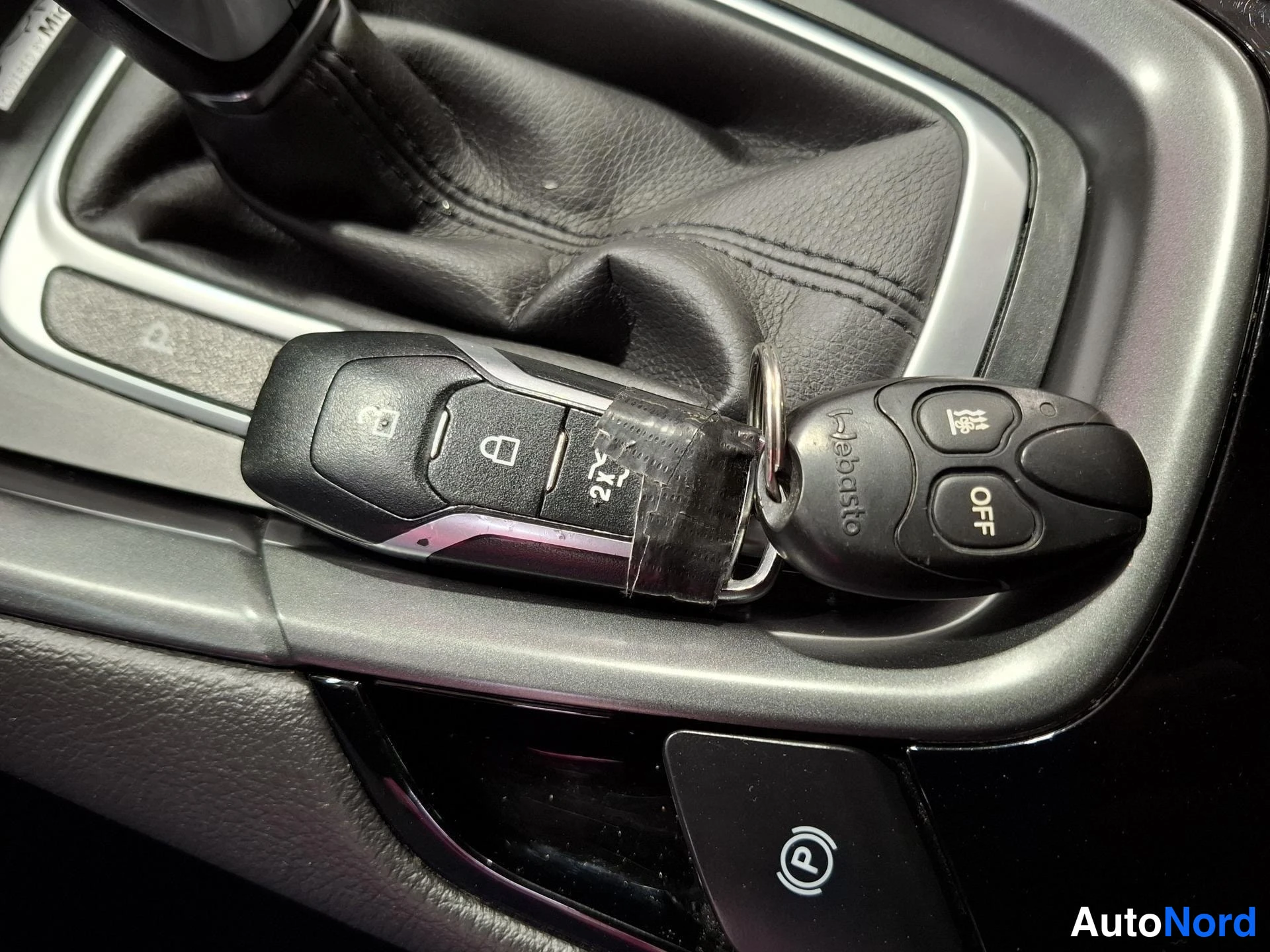 White Ford Mondeo 2015, detail, photo 16