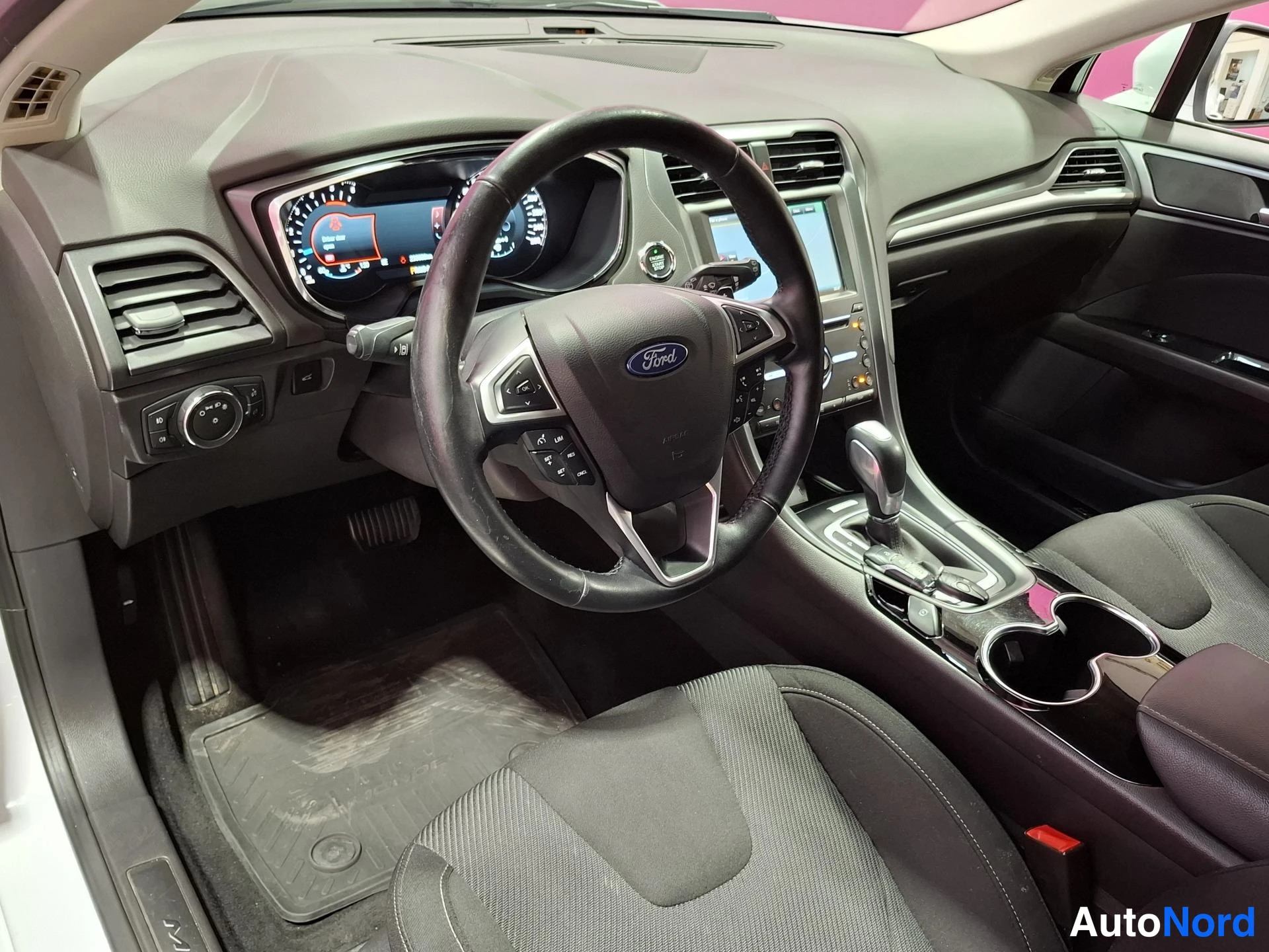 White Ford Mondeo 2015, cockpit, photo 7