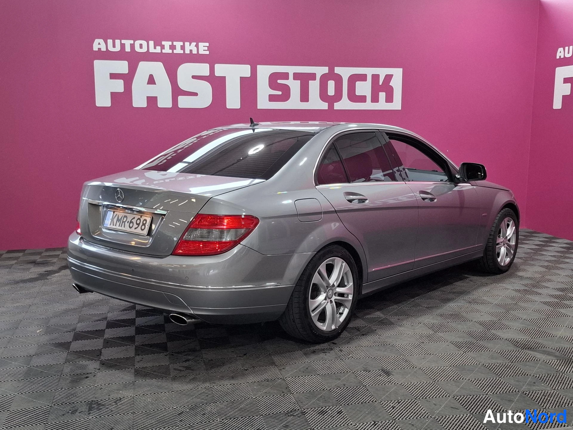 Grå Mercedes-Benz C 350 2008, snett bakifrån, bild 4