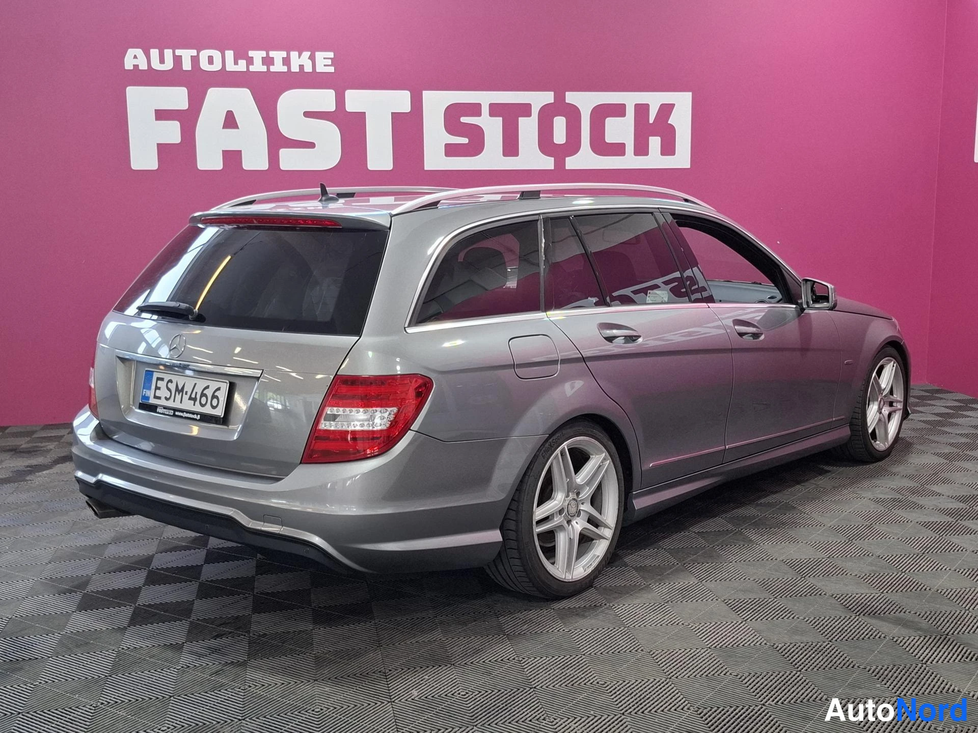 Grå Mercedes-Benz C 250 CDI 4MATIC 2012, snett bakifrån, bild 4