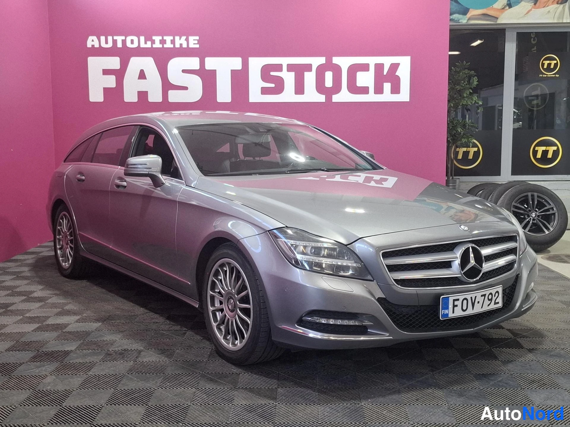 Grå Mercedes-Benz CLS 250 CDI 2013, snett framifrån, fronten åt höger, bild 2