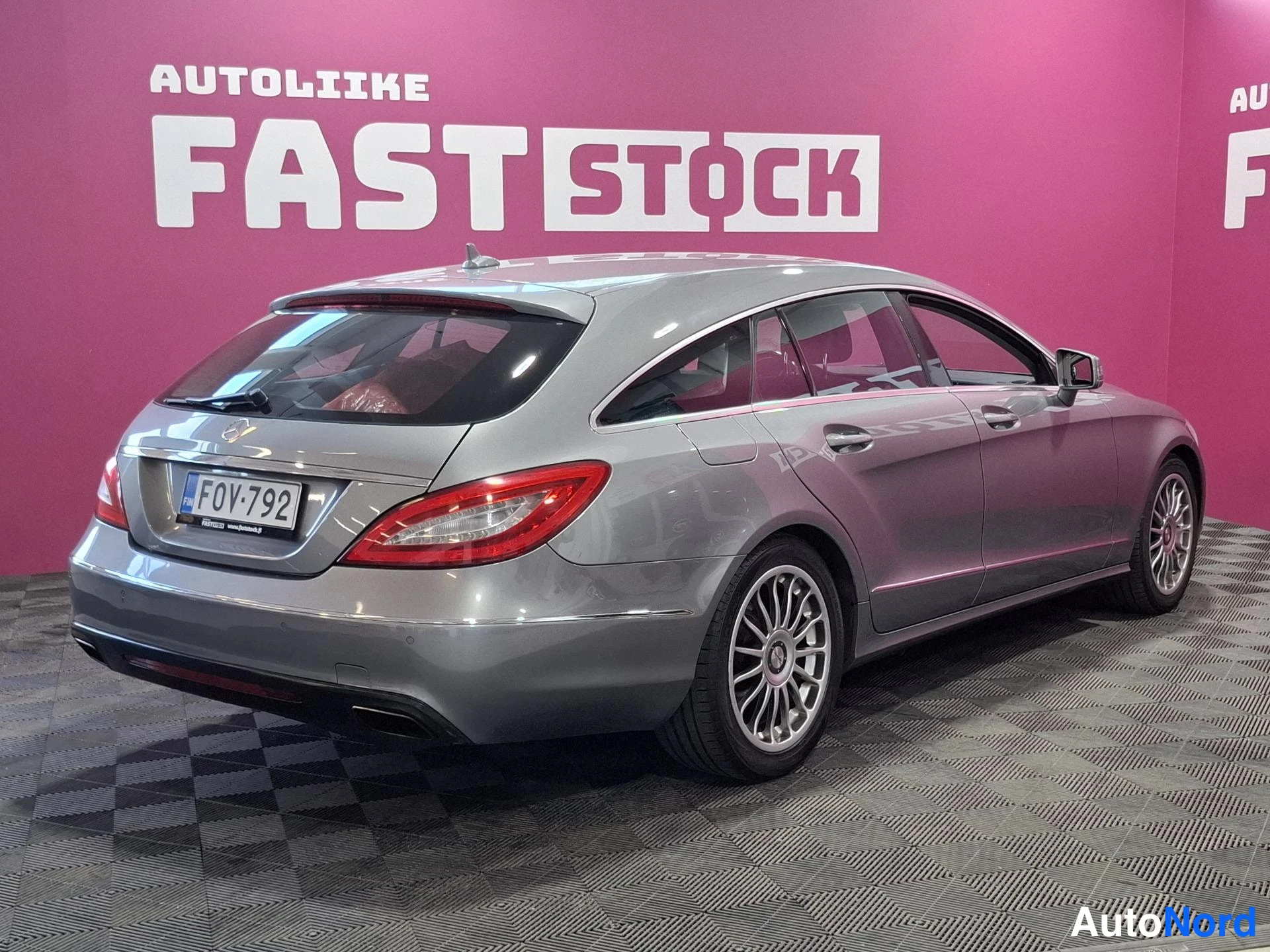 Grå Mercedes-Benz CLS 250 CDI 2013, snett bakifrån, bild 5