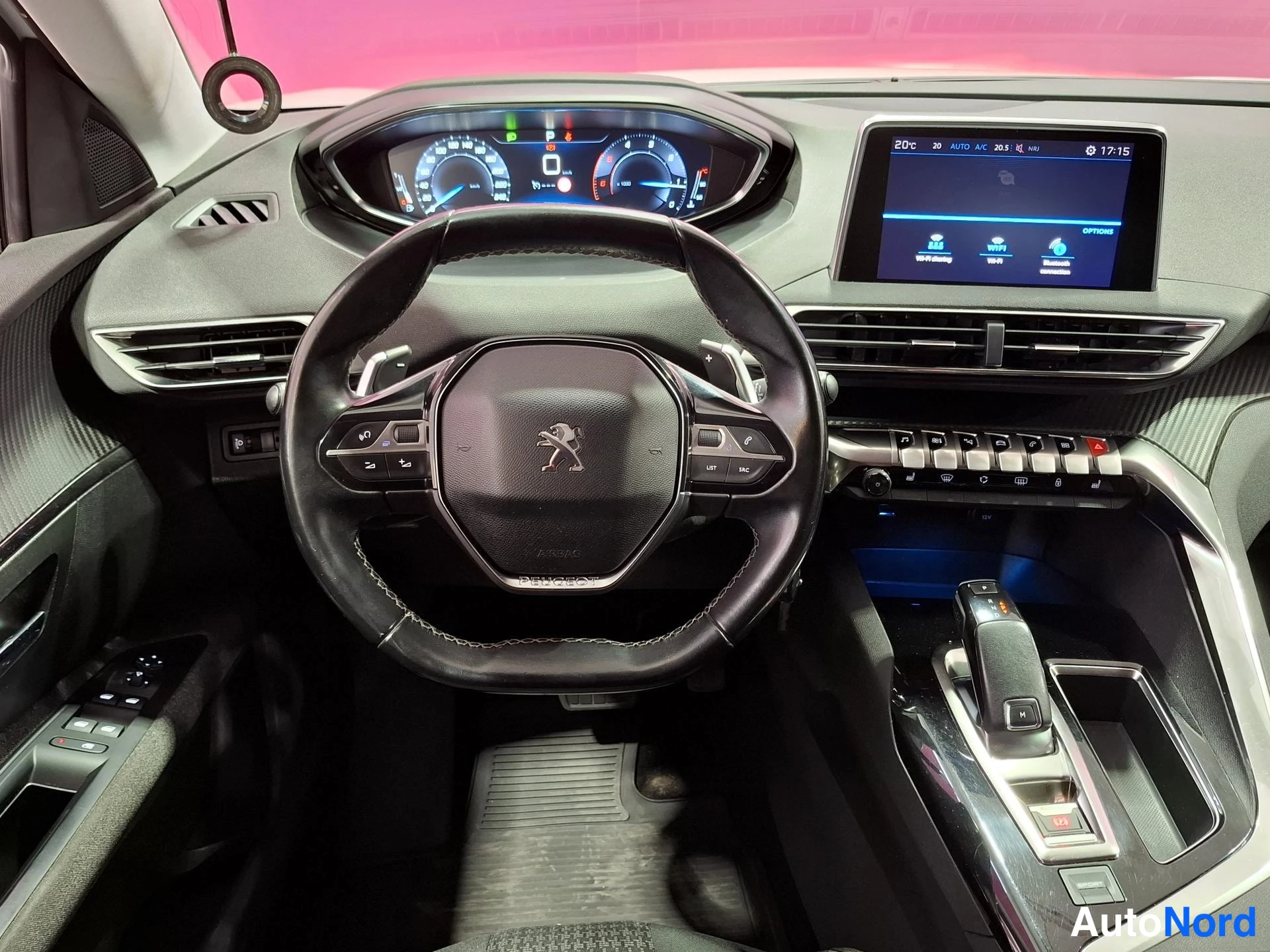 Valkoinen Peugeot 5008 2018, ohjaamo, kuva 9