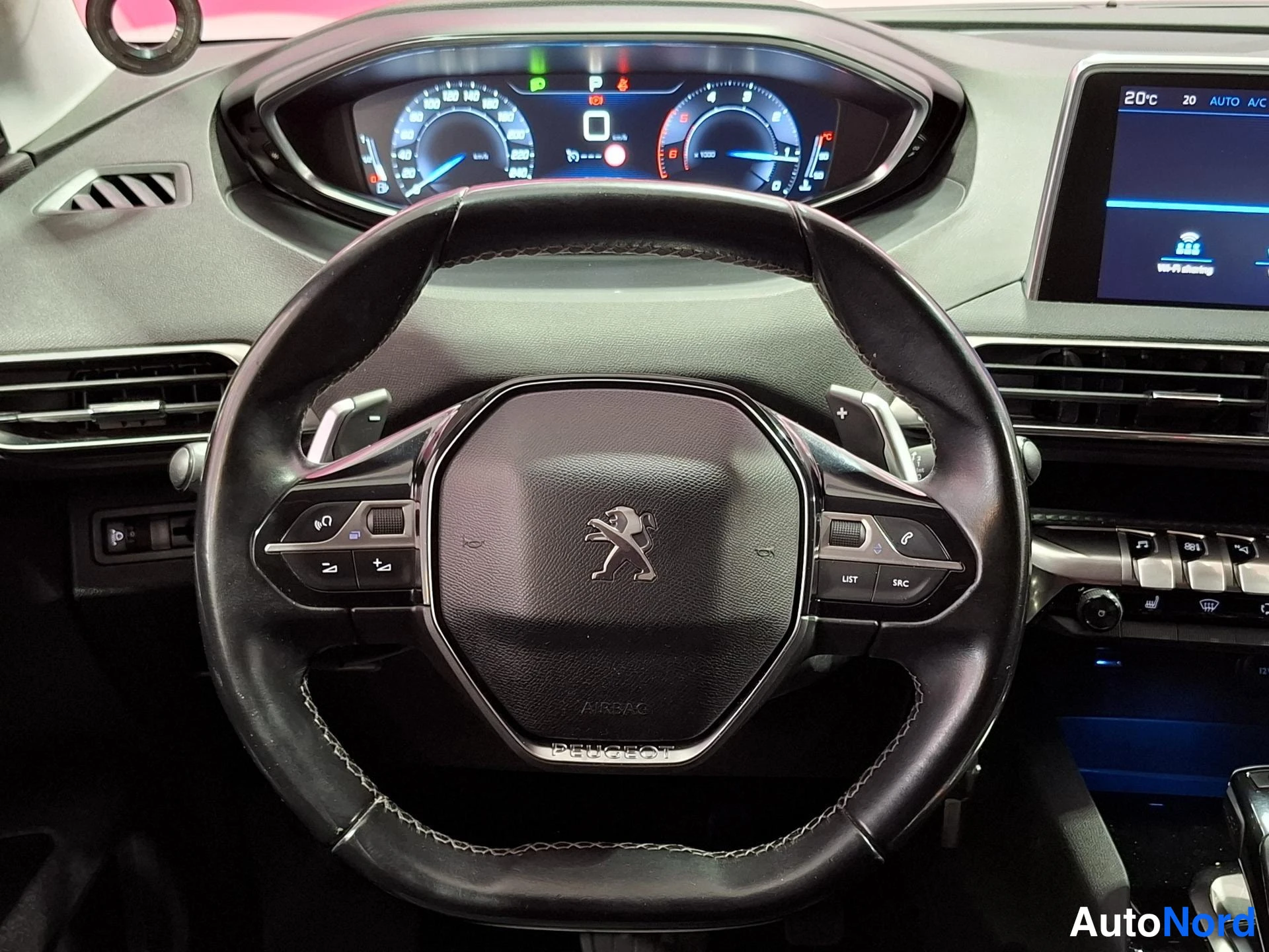 Valkoinen Peugeot 5008 2018, ohjaamo, kuva 10