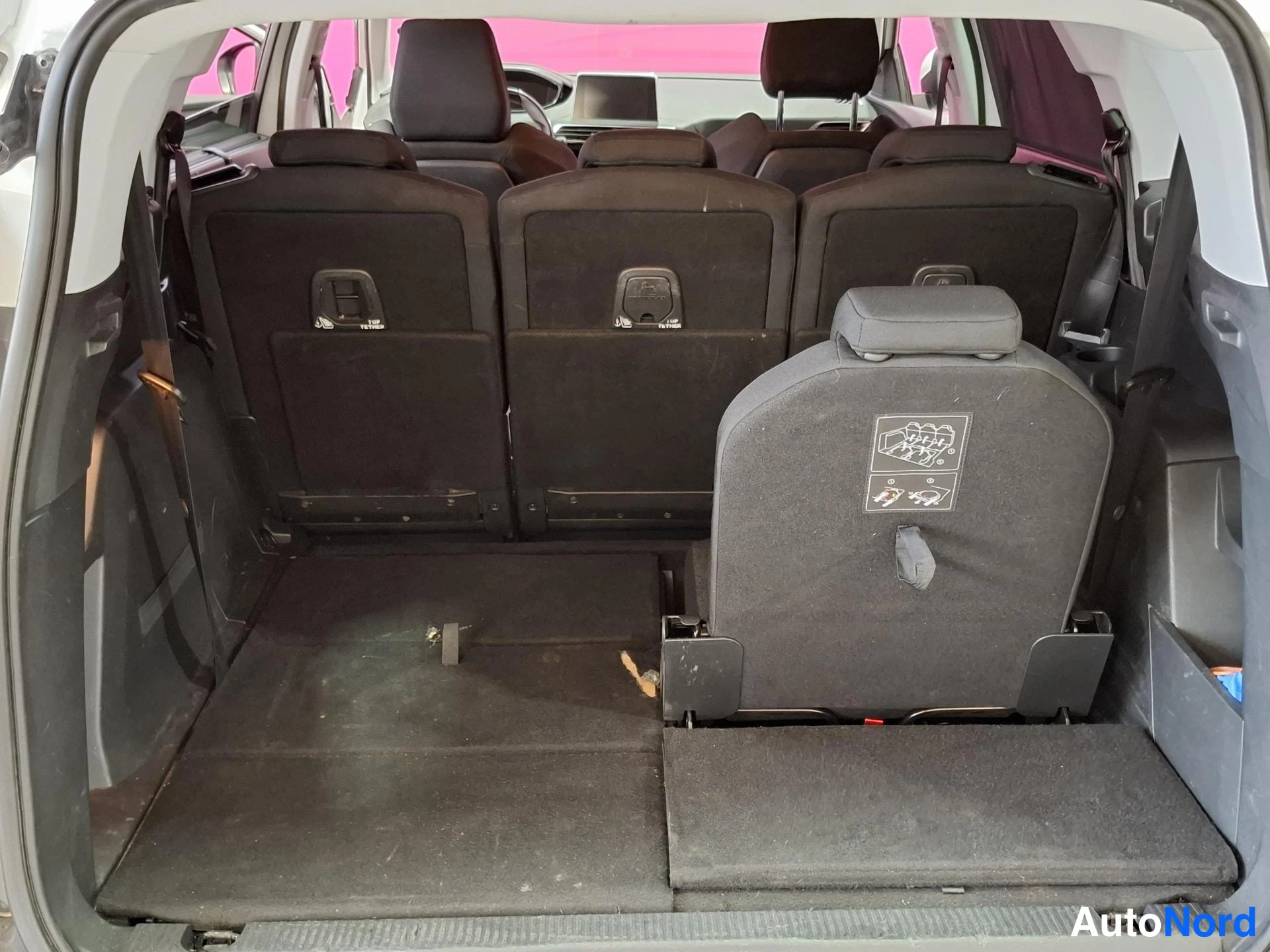 Valkoinen Peugeot 5008 2018, tavaratila, kuva 15