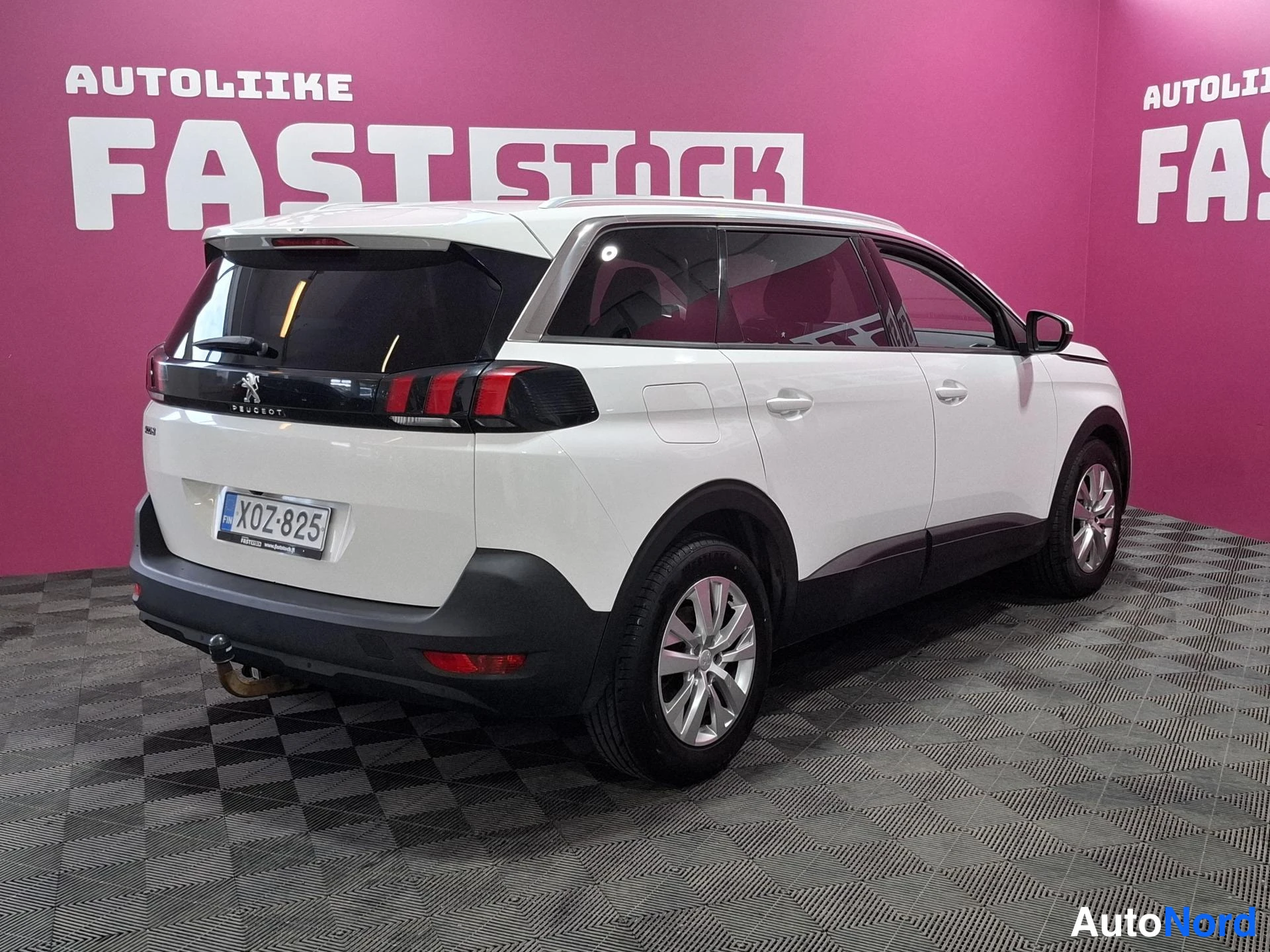 Valkoinen Peugeot 5008 2018, takaviisto, kuva 5