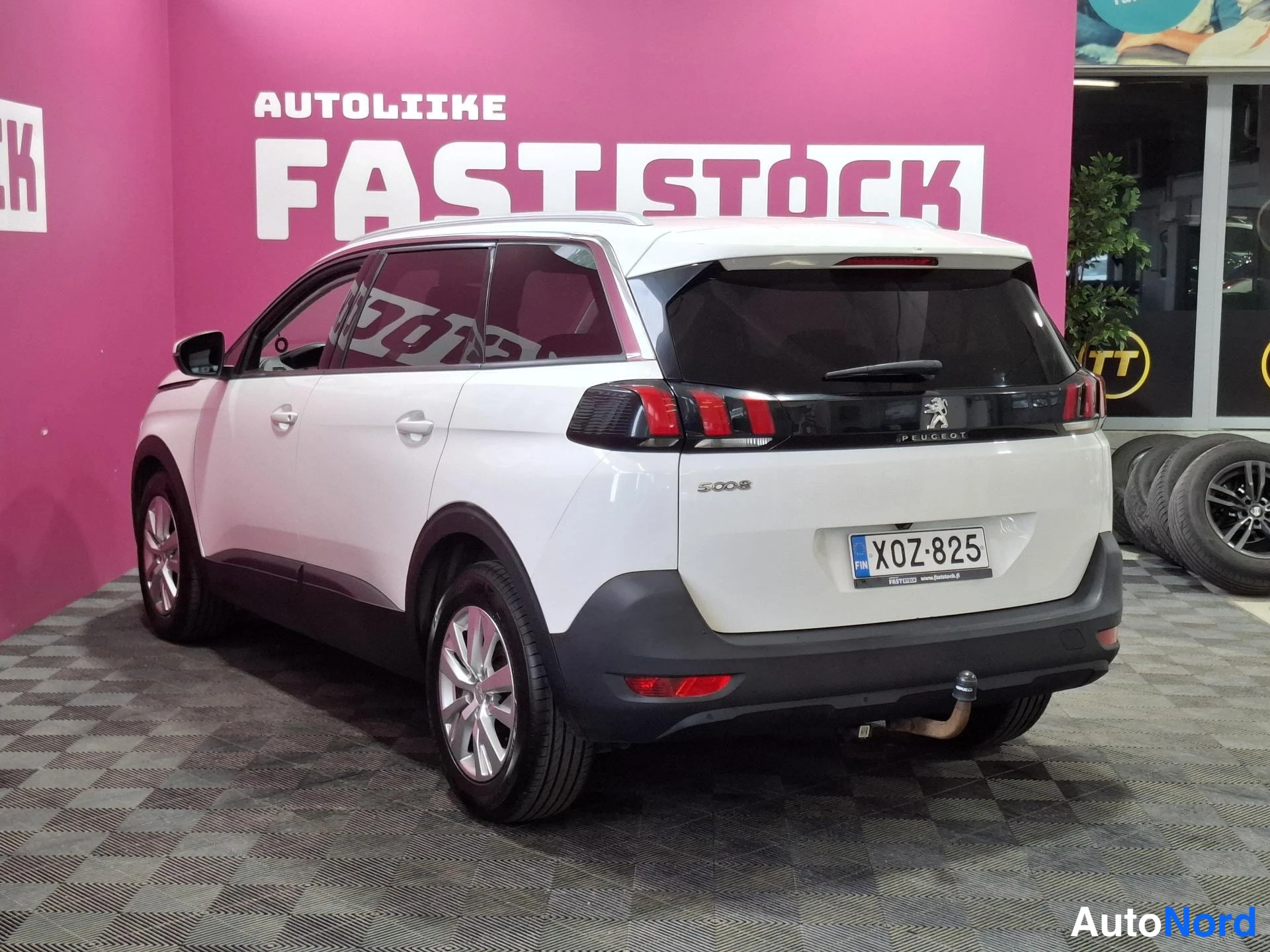Valkoinen Peugeot 5008 2018, takaviisto, kuva 4