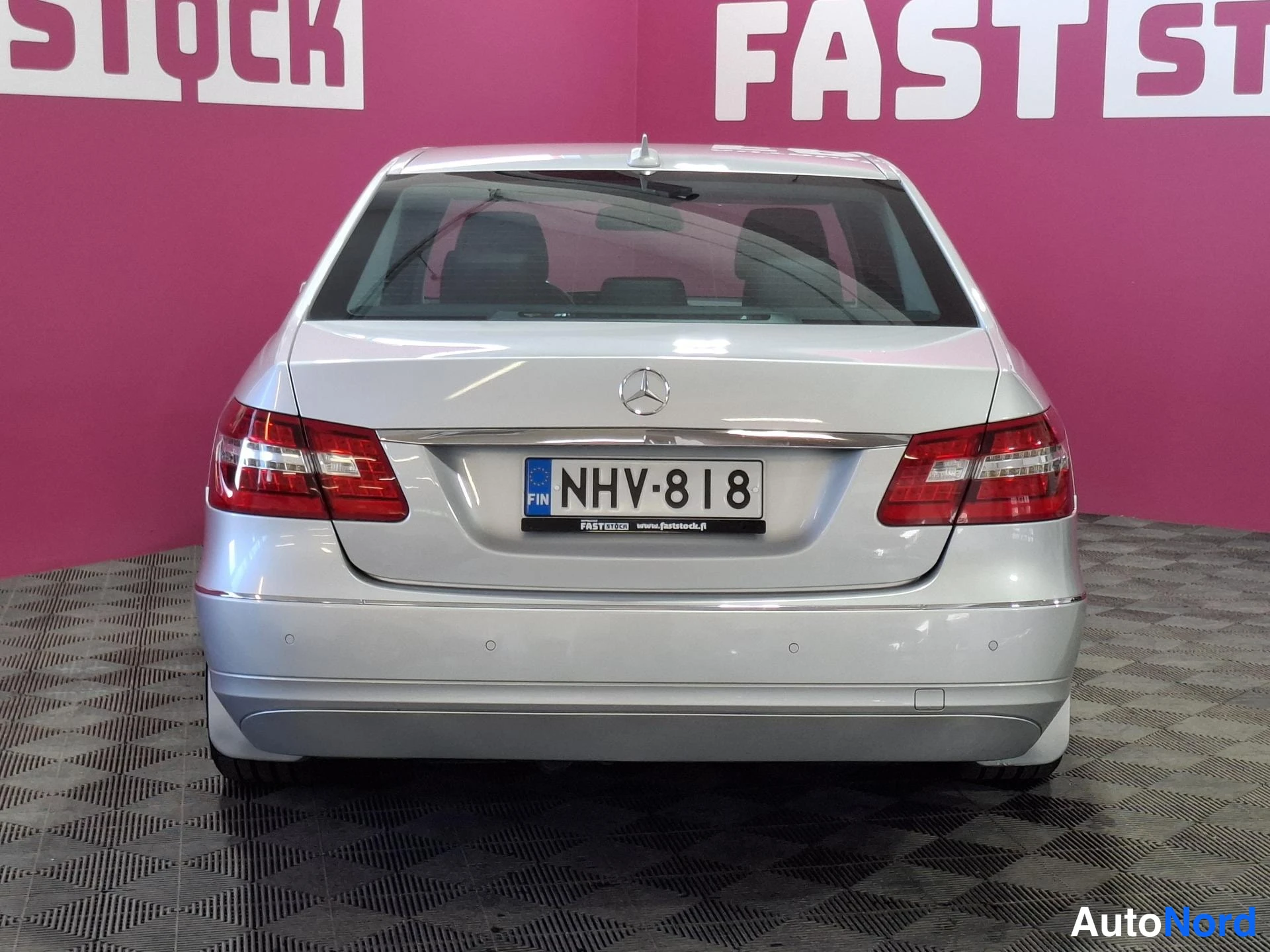 Grå Mercedes-Benz E 200 CDI 2011, bakifrån, bild 6