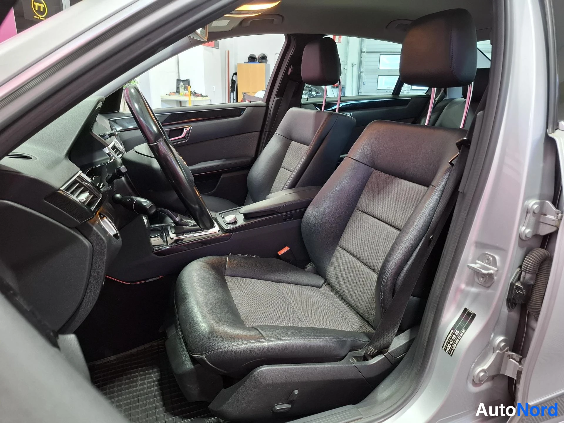 Grå Mercedes-Benz E 200 CDI 2011, framsäten, bild 10