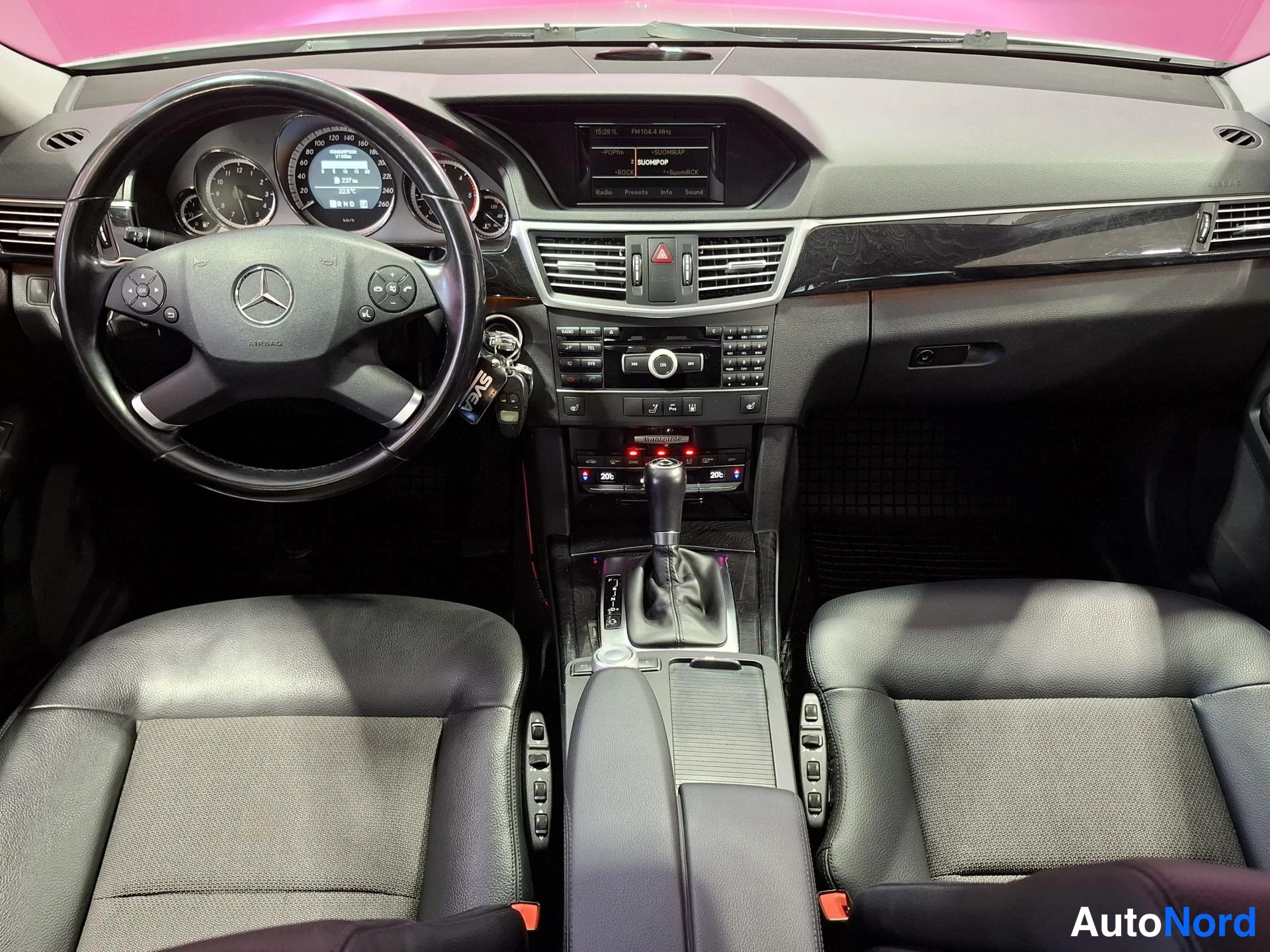 Grå Mercedes-Benz E 200 CDI 2011, förarplats, bild 8