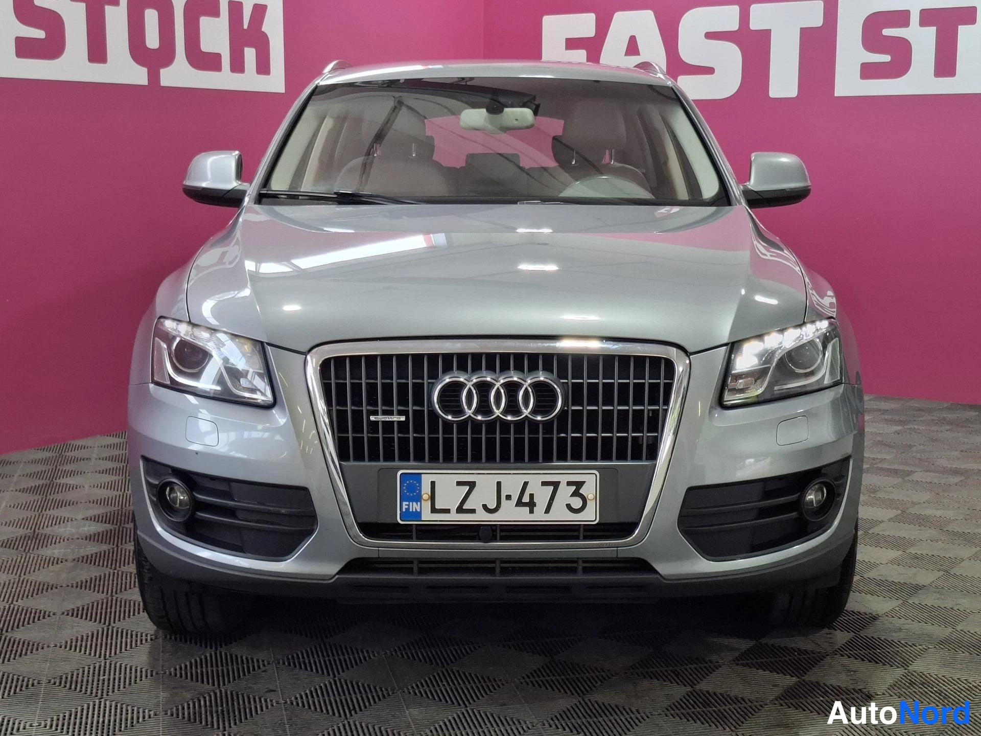 Grey Audi Q5 2011, front, photo 3