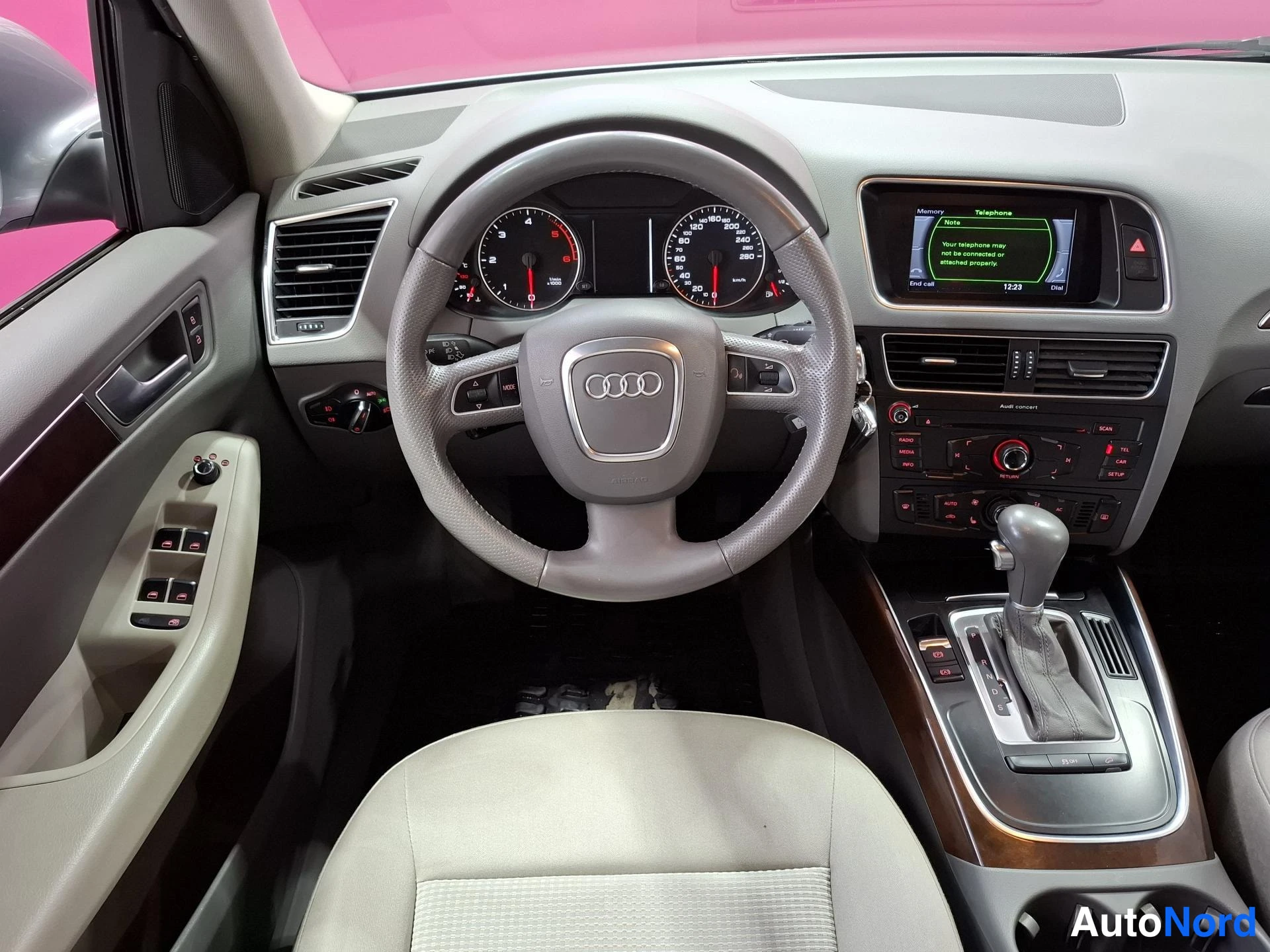 Grey Audi Q5 2011, cockpit, photo 9