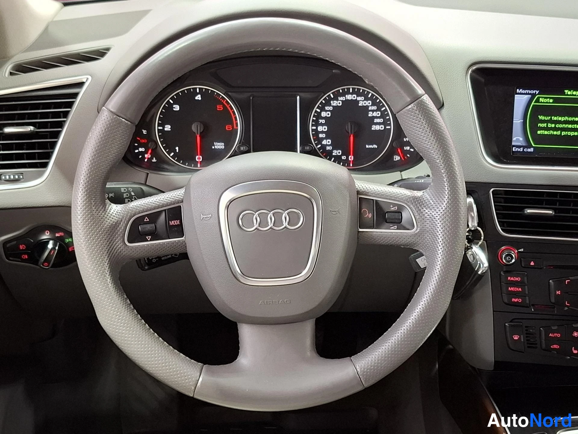 Grey Audi Q5 2011, detail, photo 12