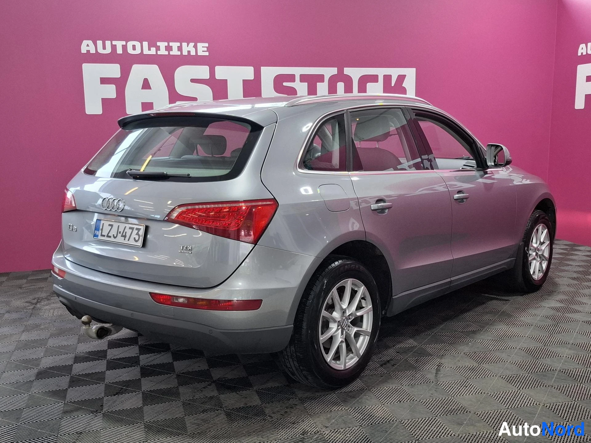 Grey Audi Q5 2011, rear three-quarter, photo 5