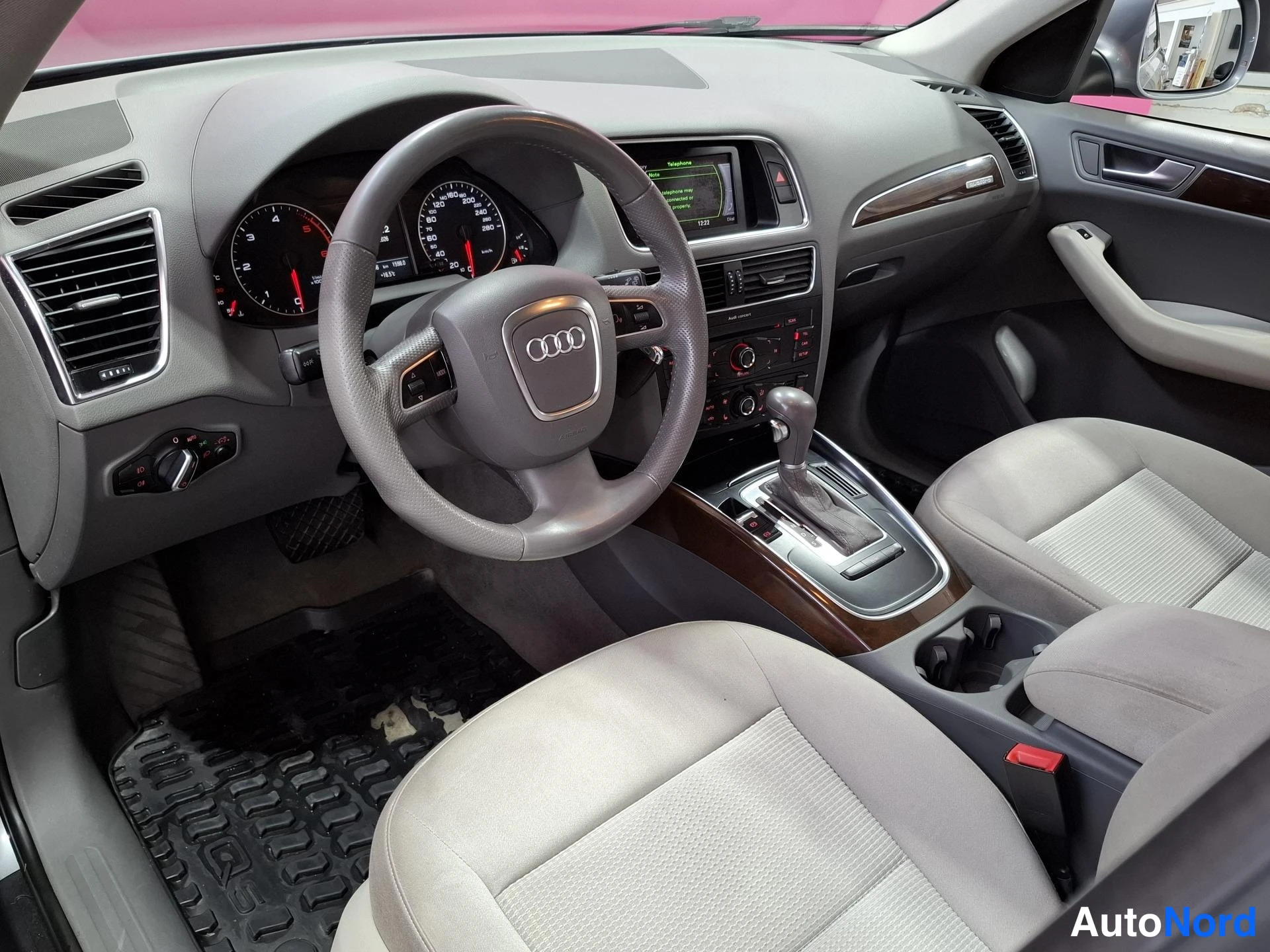 Grey Audi Q5 2011, cockpit, photo 7