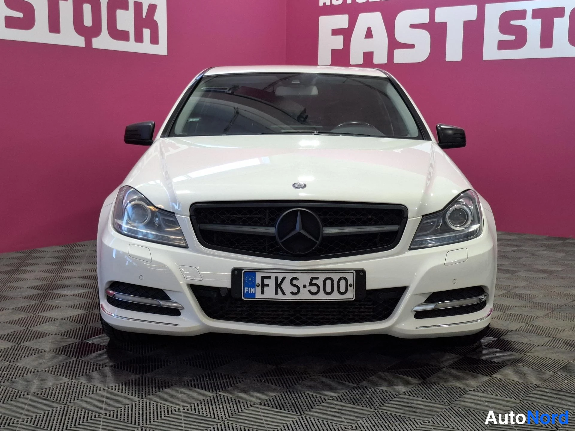Valkoinen Mercedes-Benz C 180 CDI 2012, edestä, kuva 3