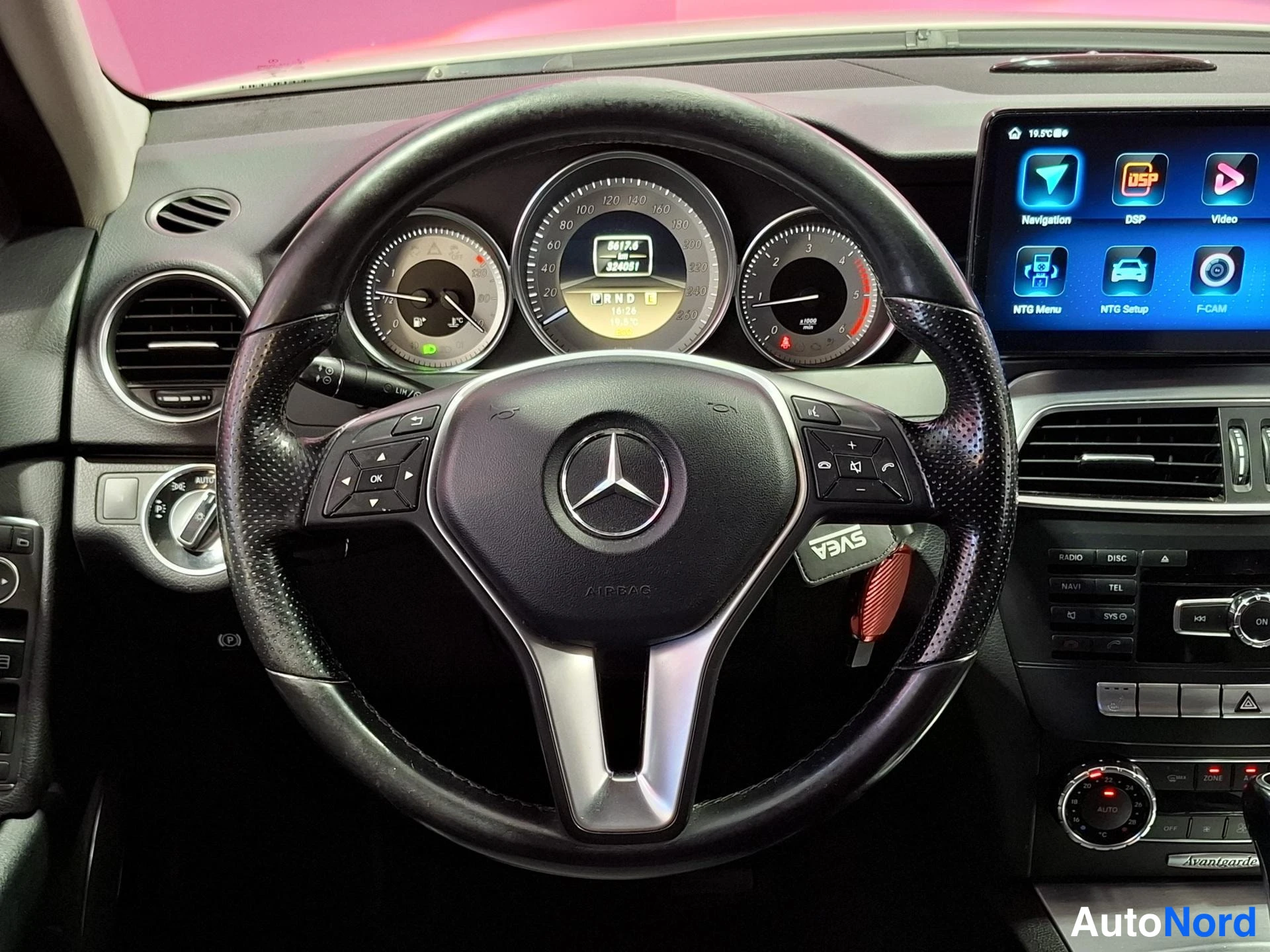 Valkoinen Mercedes-Benz C 180 CDI 2012, yksityiskohta, kuva 12