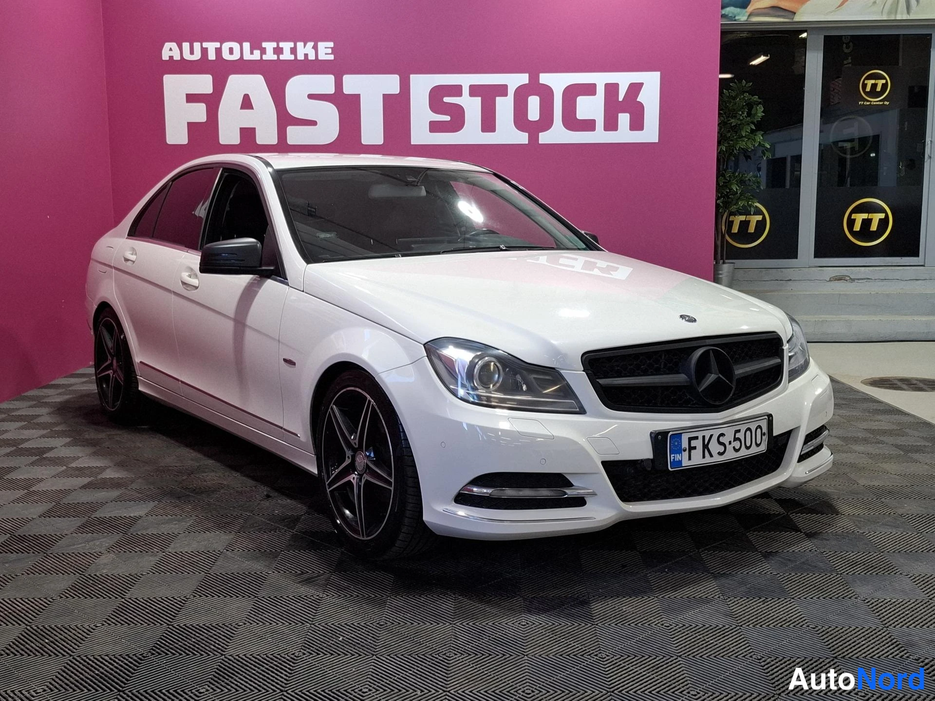 Valkoinen Mercedes-Benz C 180 CDI 2012, etuviisto, keula oikealle, kuva 2