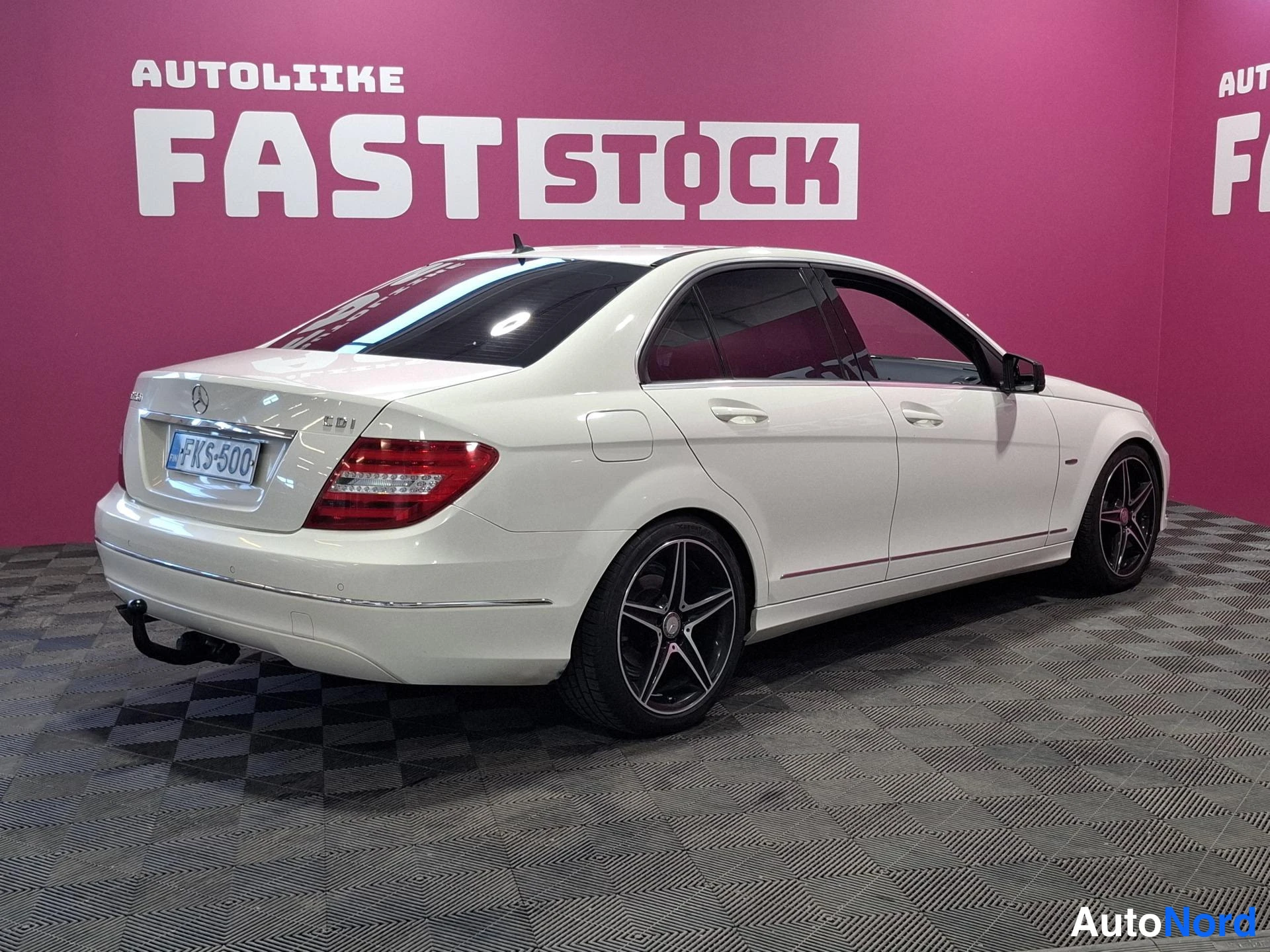 Valkoinen Mercedes-Benz C 180 CDI 2012, takaviisto, kuva 4