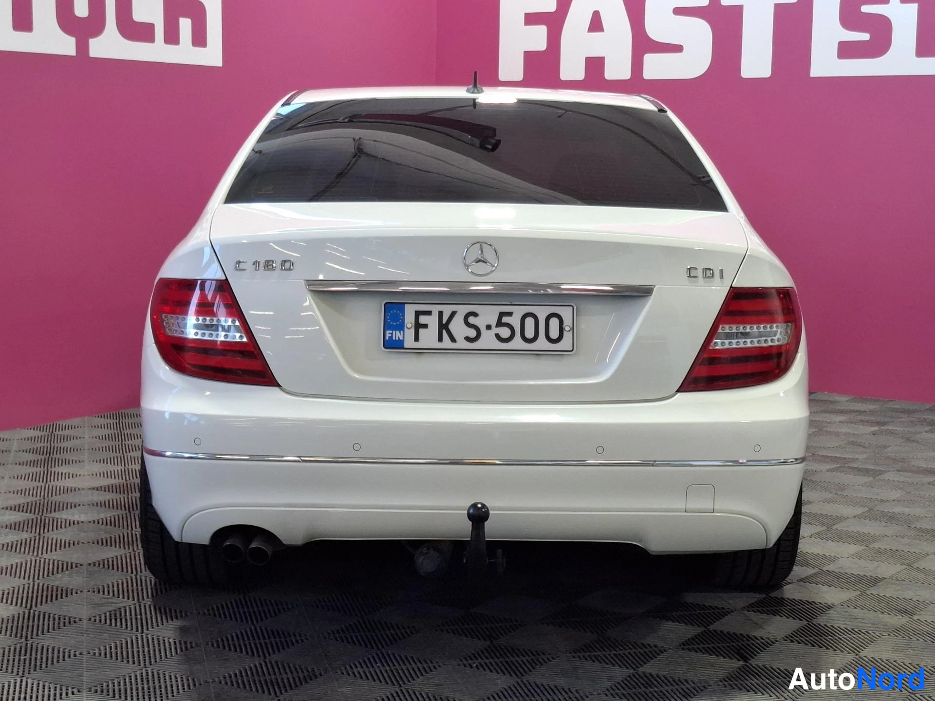 Valkoinen Mercedes-Benz C 180 CDI 2012, takaa, kuva 6