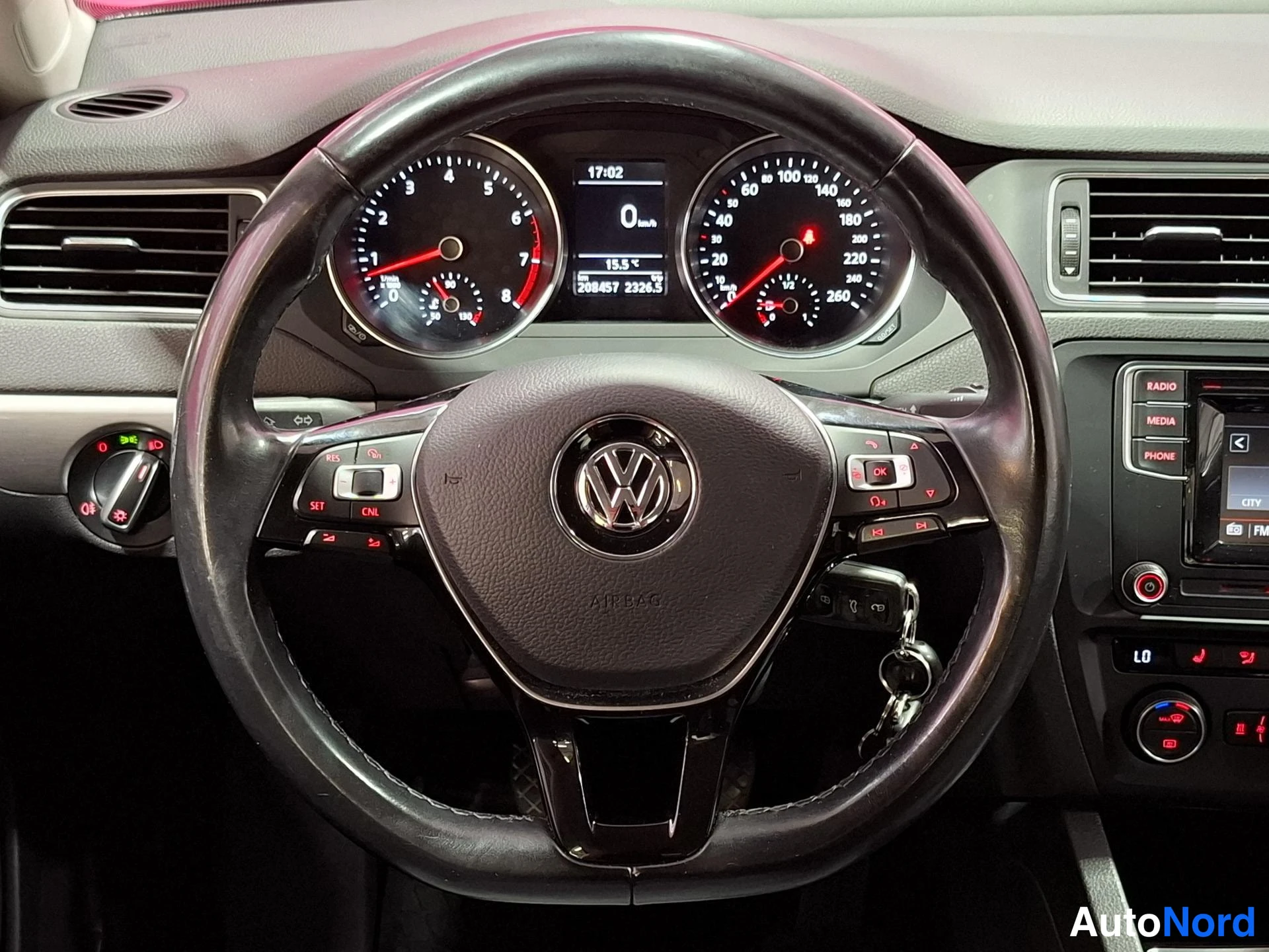 Harmaa Volkswagen Jetta 2015, yksityiskohta, kuva 12