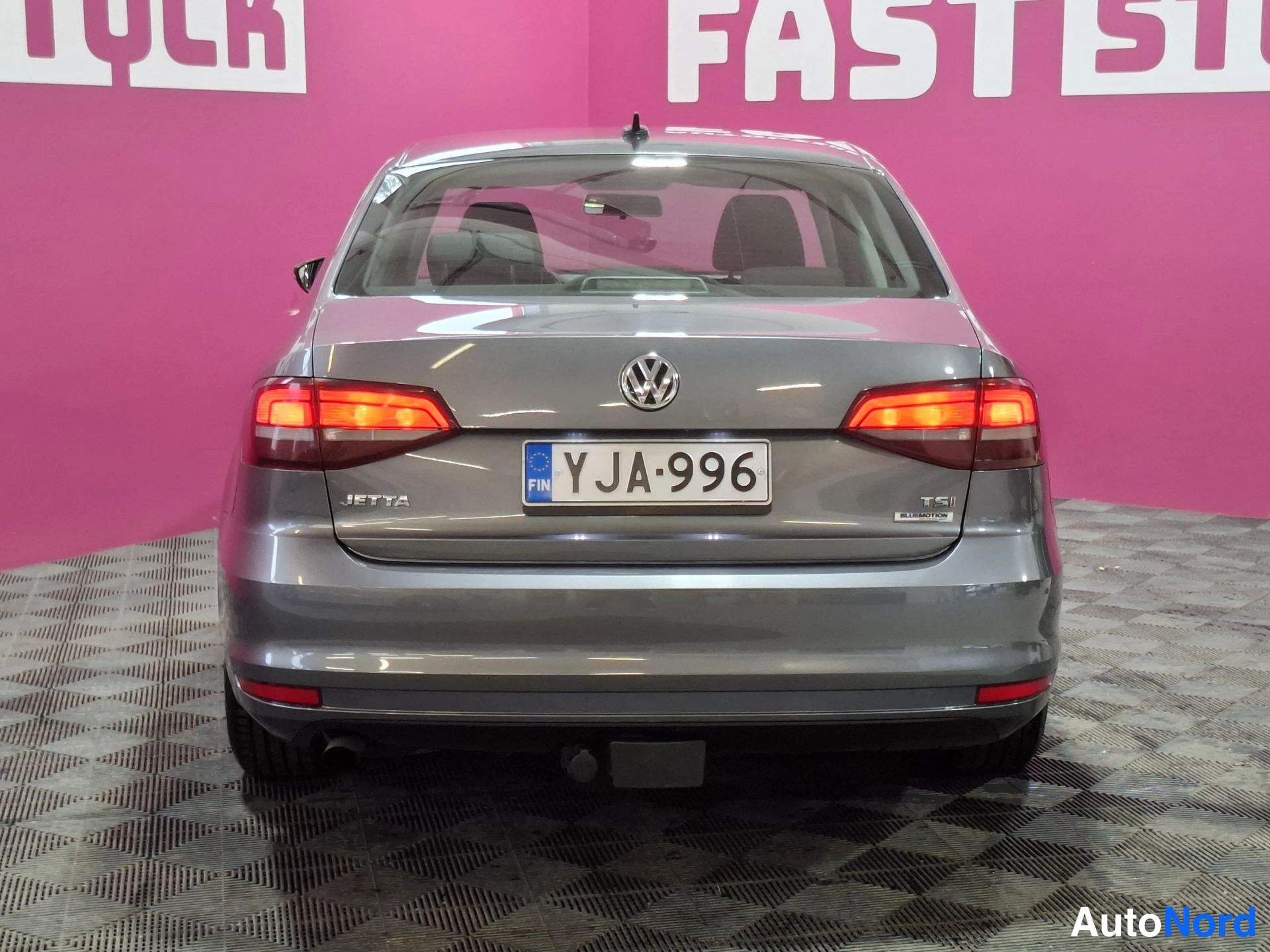 Harmaa Volkswagen Jetta 2015, takaa, kuva 6