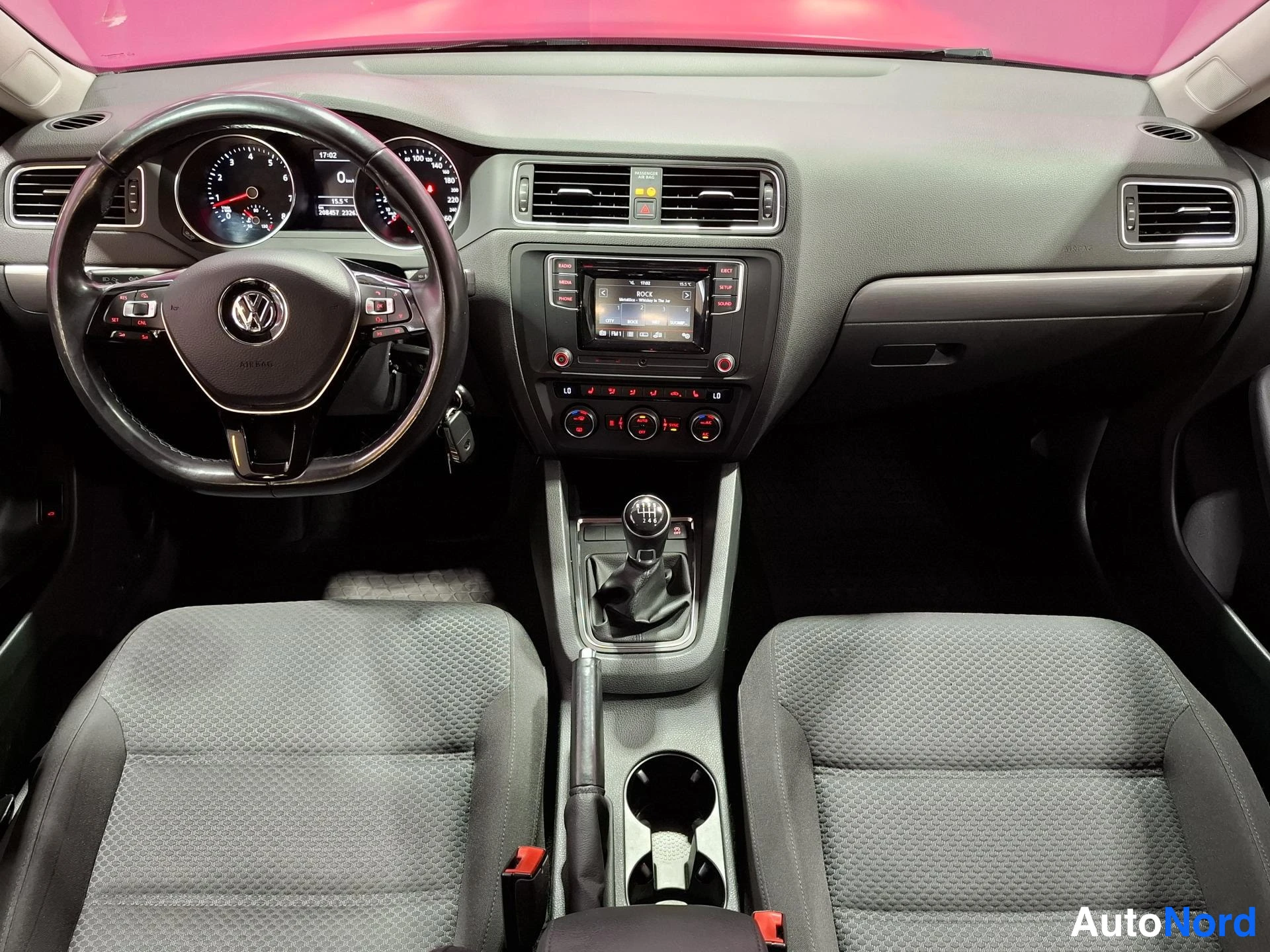 Harmaa Volkswagen Jetta 2015, ohjaamo, kuva 8