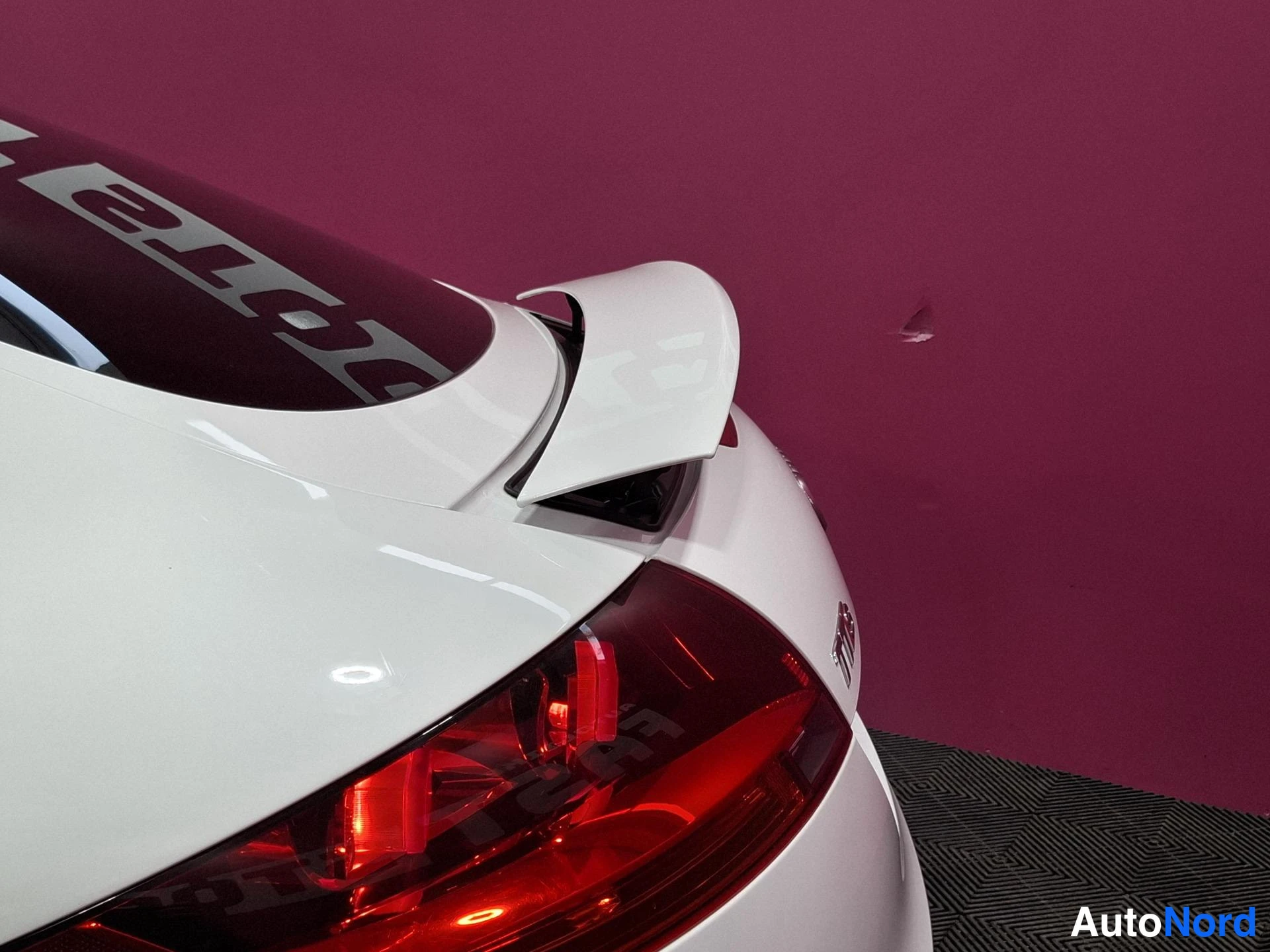White Audi TTS 2011, detail, photo 13