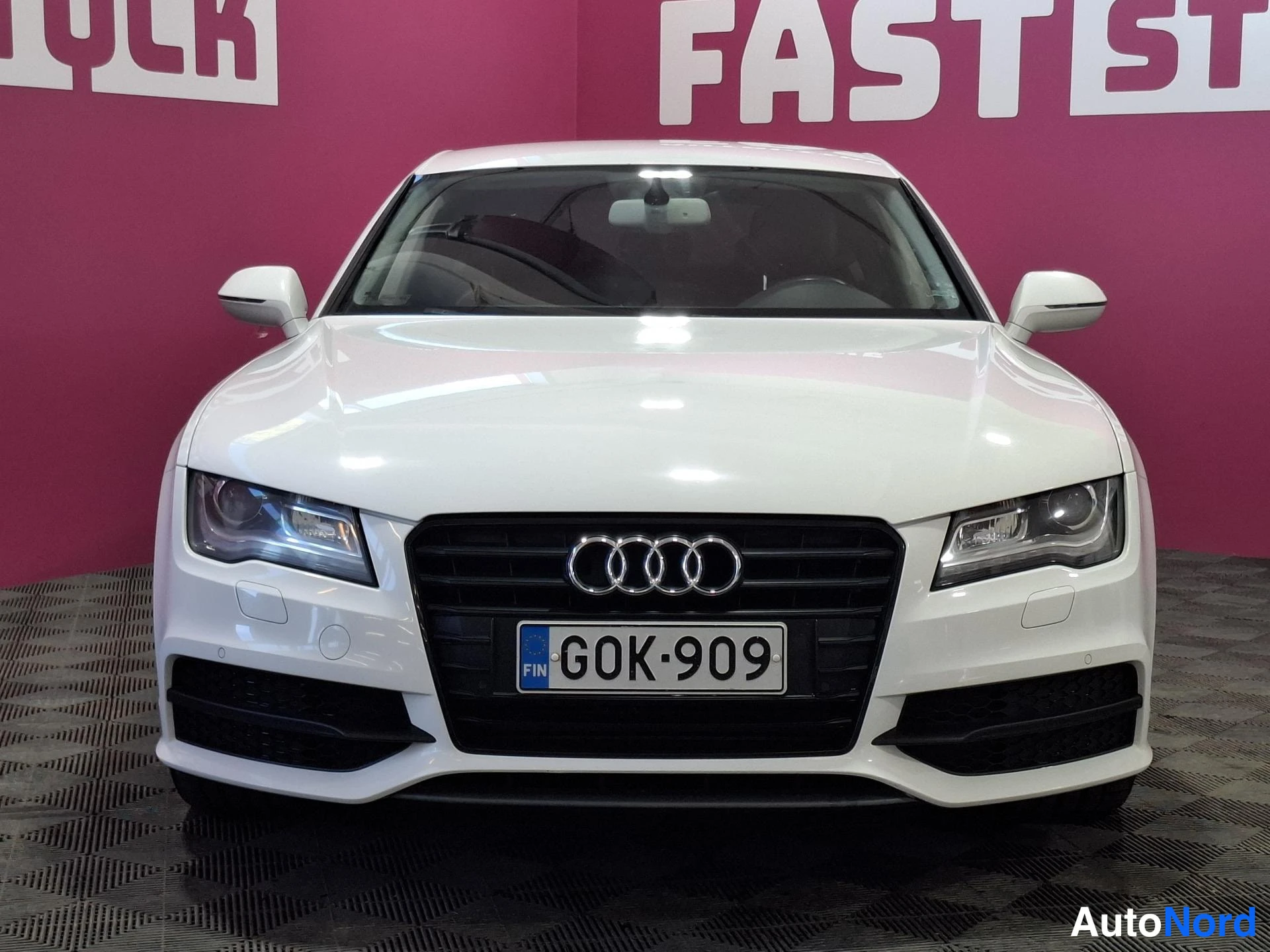 White Audi A7 2012, front, photo 3