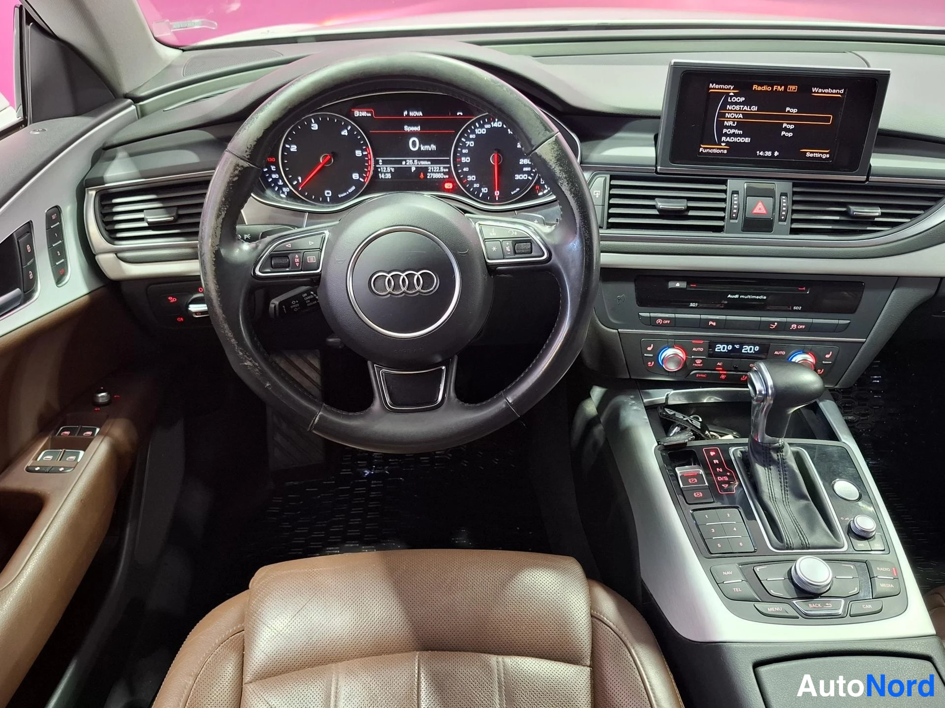White Audi A7 2012, cockpit, photo 9
