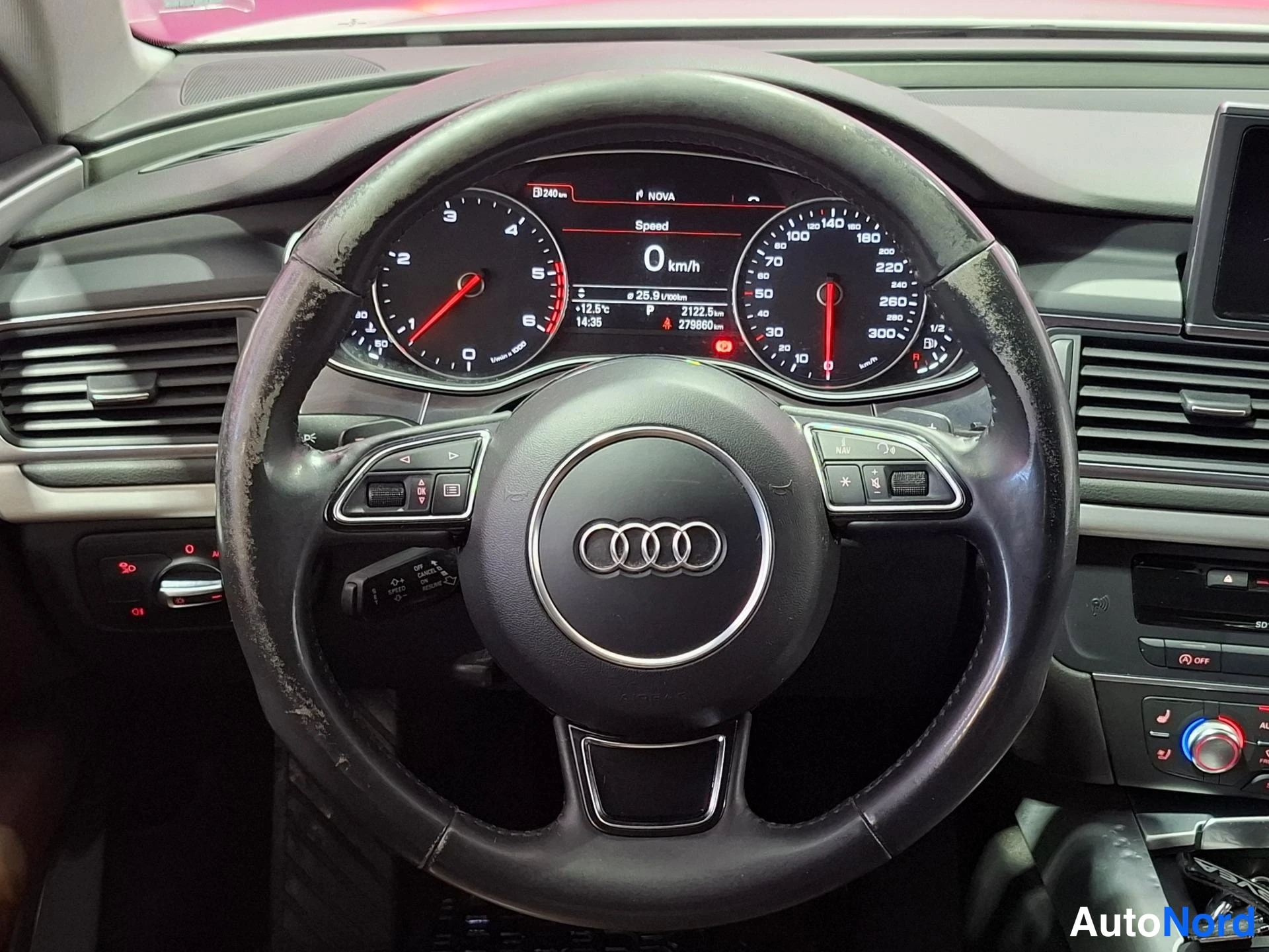 White Audi A7 2012, detail, photo 12