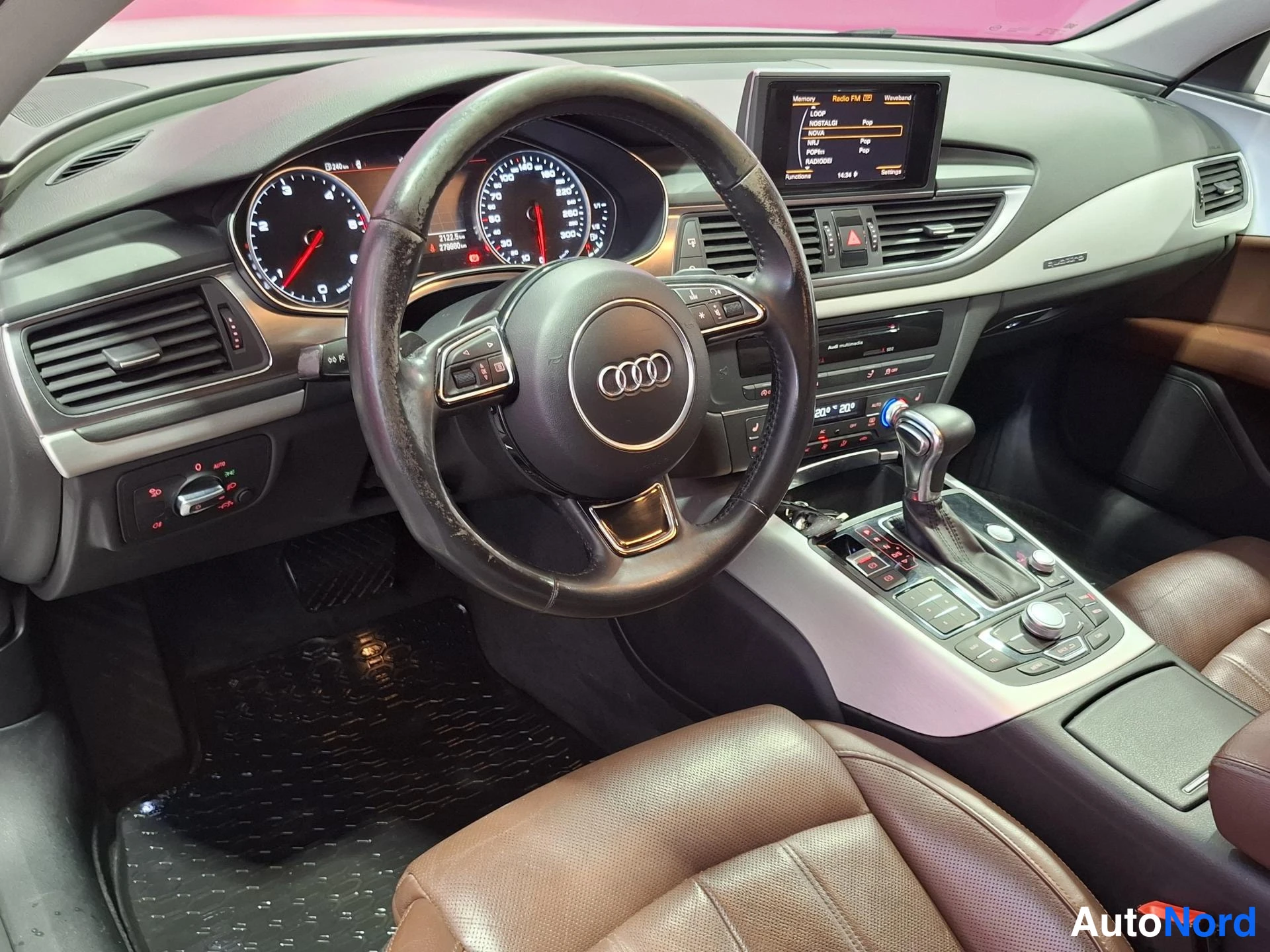 White Audi A7 2012, cockpit, photo 7