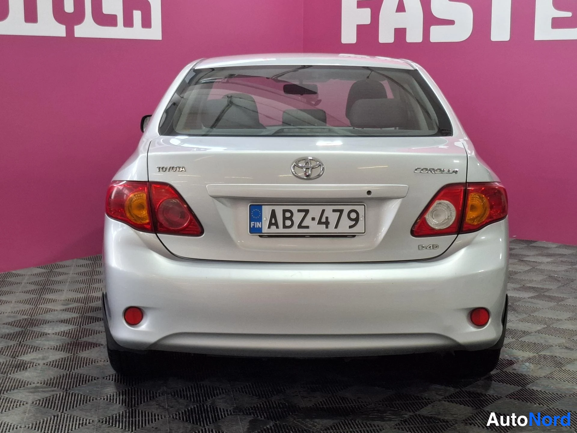 Silver Toyota Corolla 2009, rear, photo 6