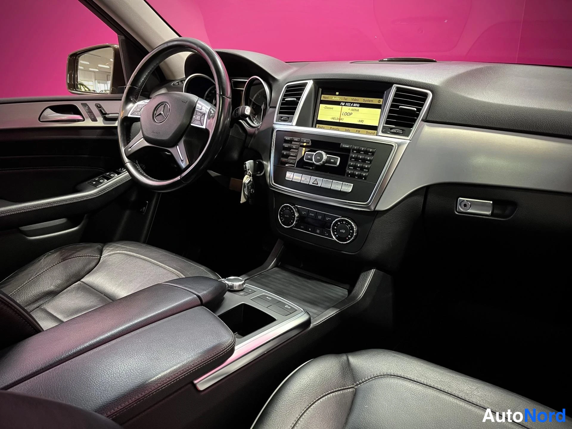 Ruskea Mercedes-Benz ML 350 BlueTEC 4MATIC 2012, ohjaamo, kuva 10