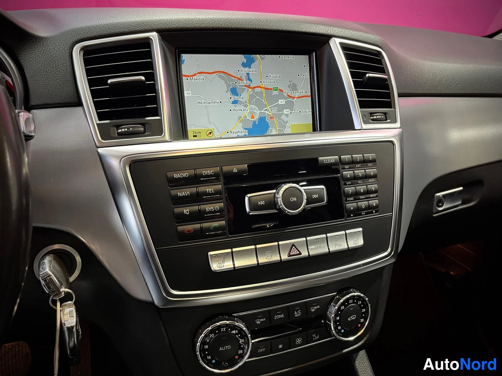 Ruskea Mercedes-Benz ML 350 BlueTEC 4MATIC 2012, ohjaamo, kuva 11