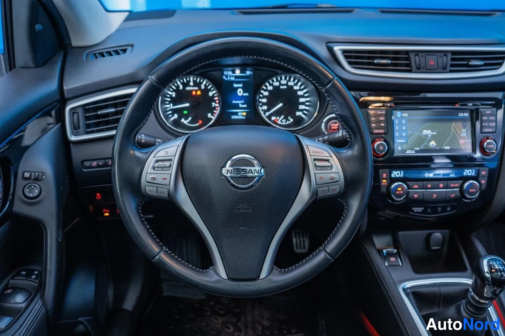 Punainen Nissan Qashqai 2014, yksityiskohta, kuva 13