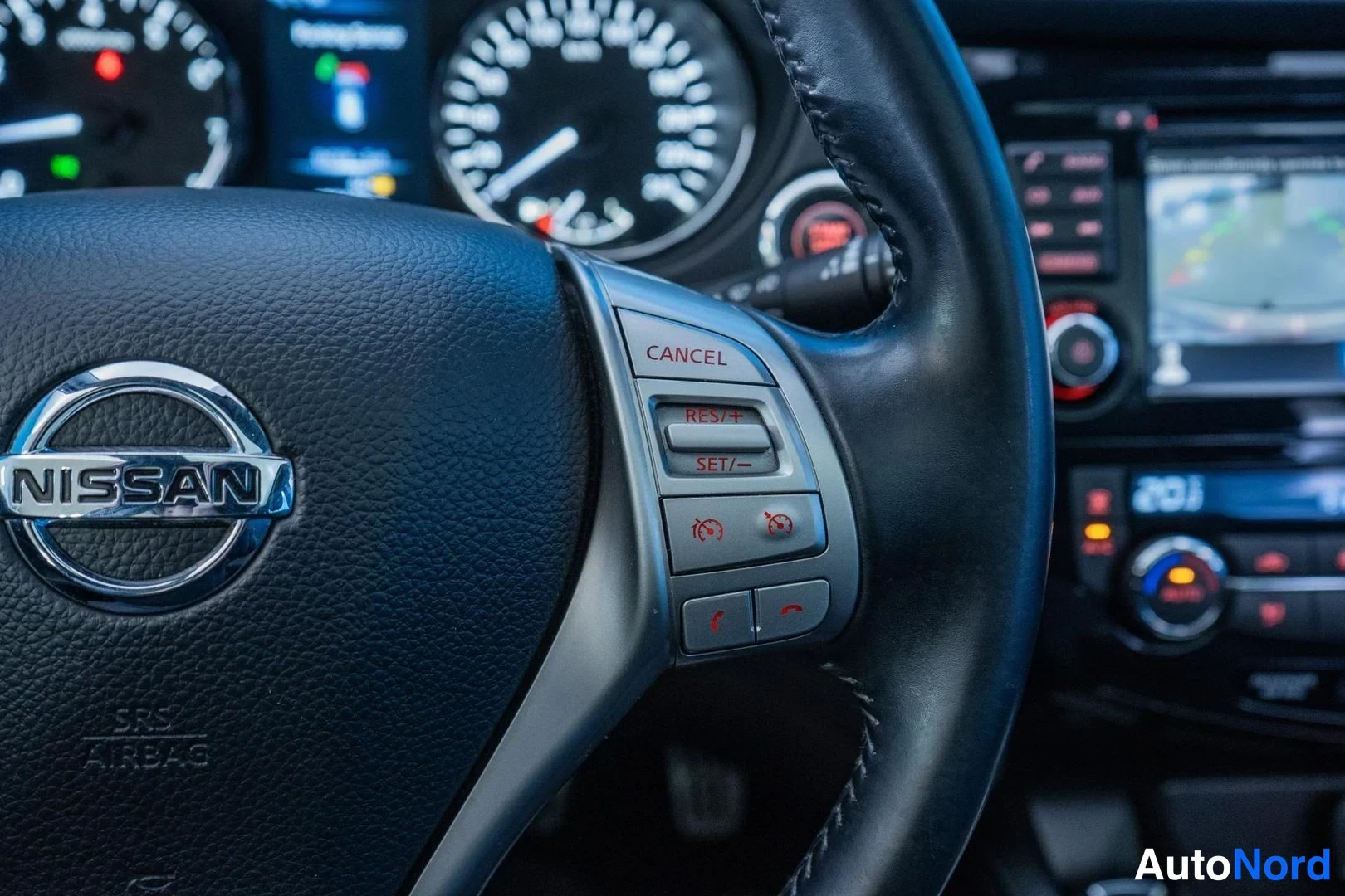 Punainen Nissan Qashqai 2014, yksityiskohta, kuva 14