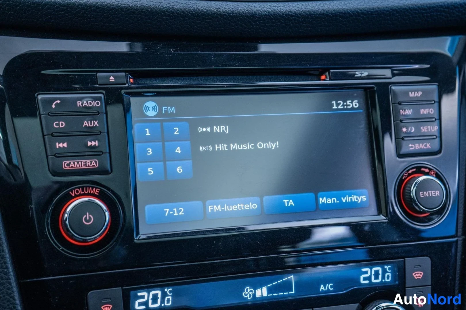 Punainen Nissan Qashqai 2014, yksityiskohta, kuva 18