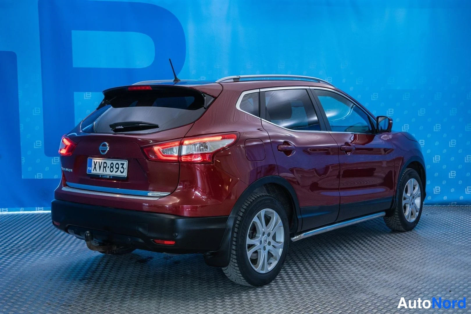 Punainen Nissan Qashqai 2014, takaviisto, kuva 5
