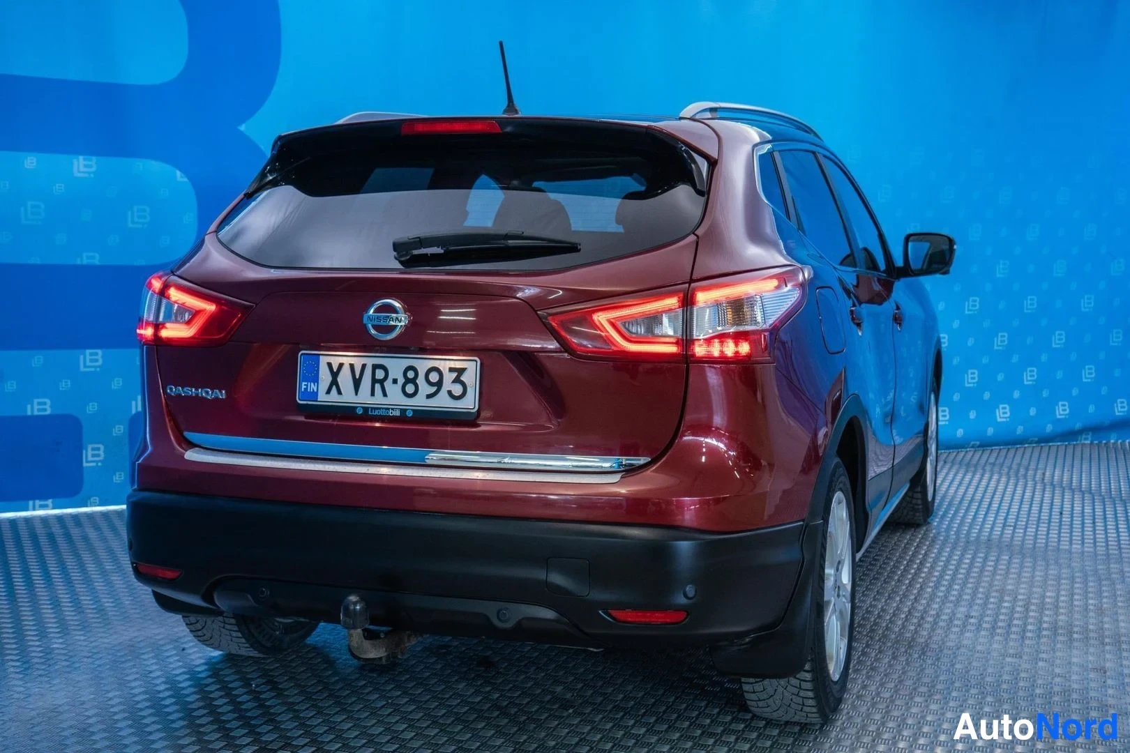 Punainen Nissan Qashqai 2014, takaviisto, kuva 6