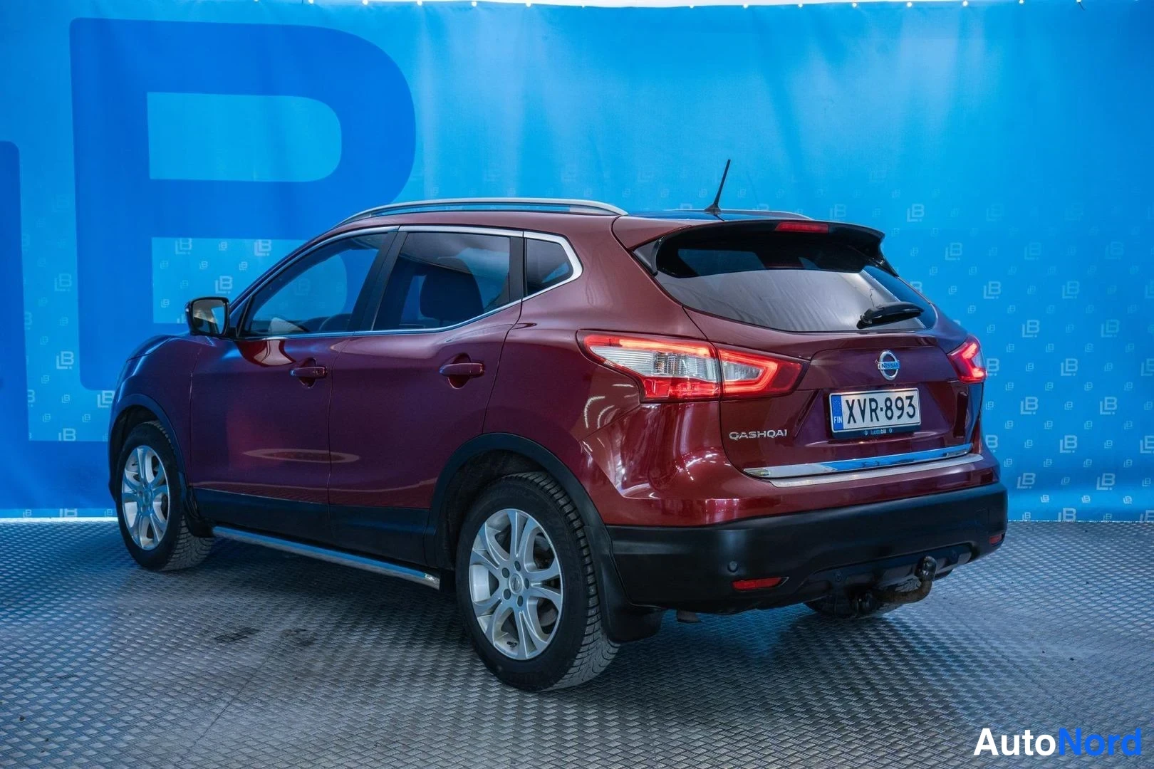 Punainen Nissan Qashqai 2014, takaviisto, kuva 4