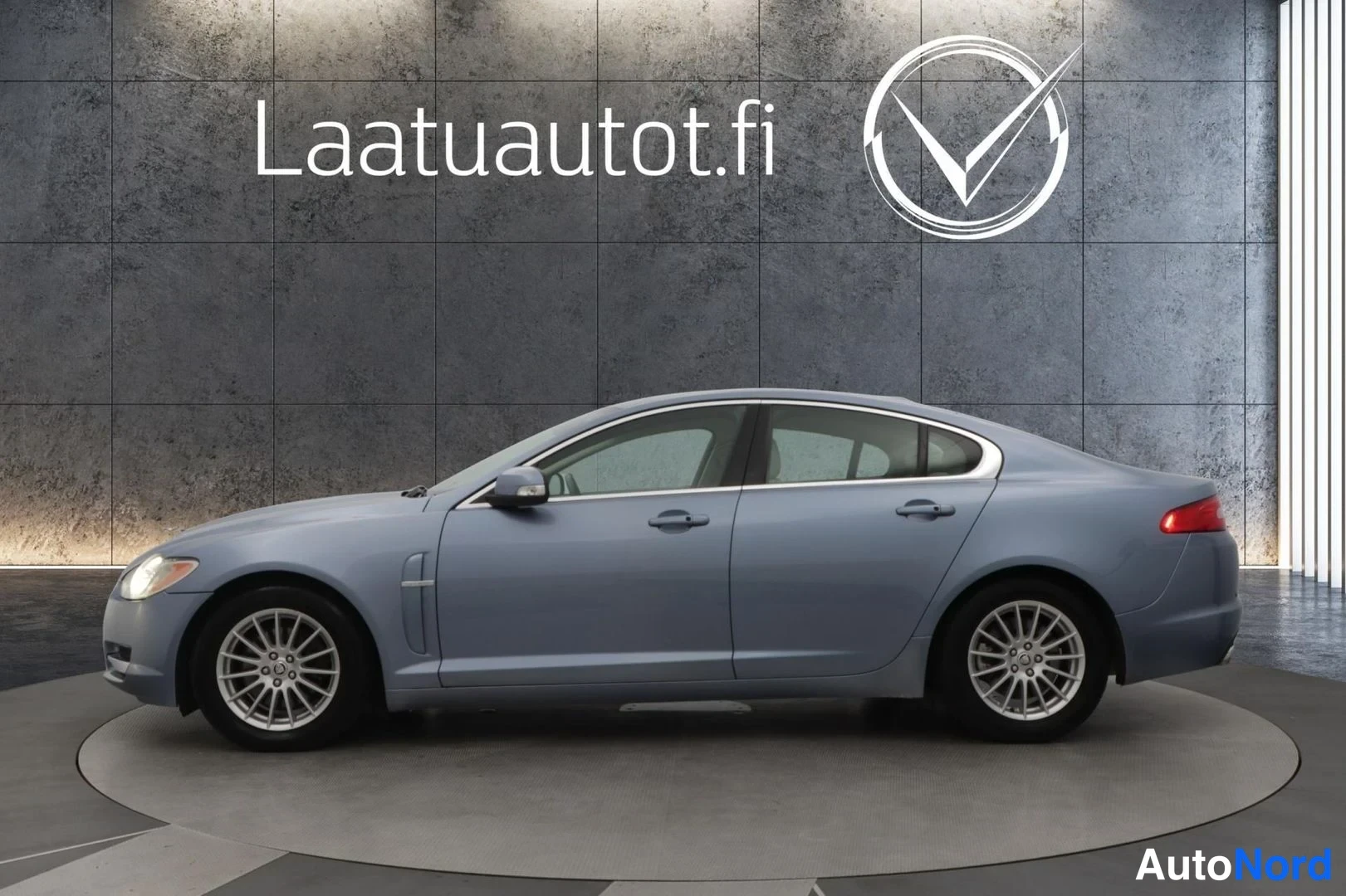 Sininen Jaguar XF 2008, etuviisto, keula vasemmalle, kuva 2