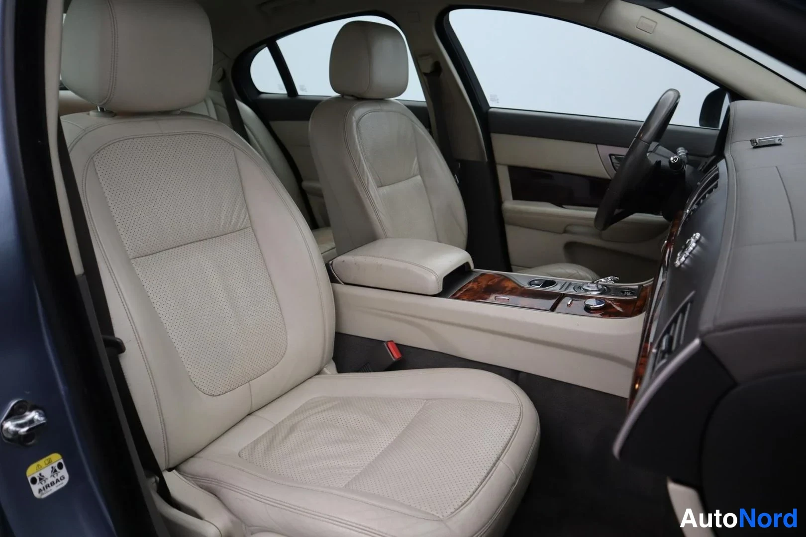 Sininen Jaguar XF 2008, etuistuimet, kuva 12