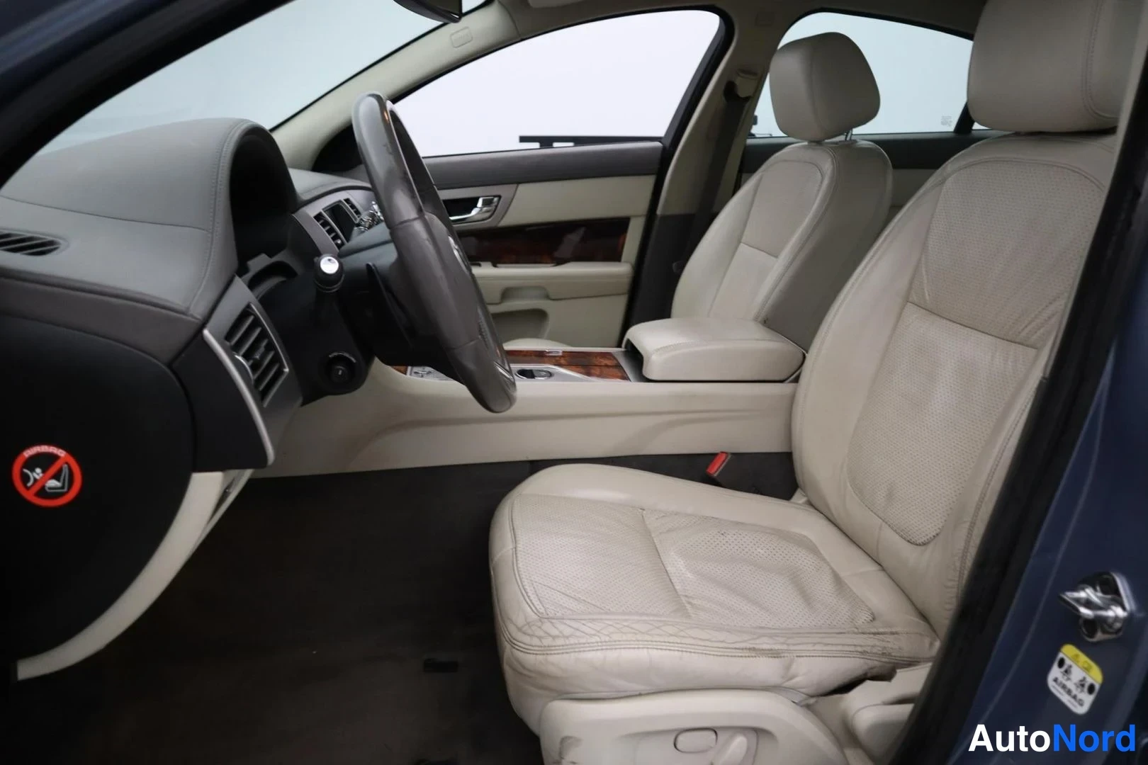 Sininen Jaguar XF 2008, etuistuimet, kuva 13